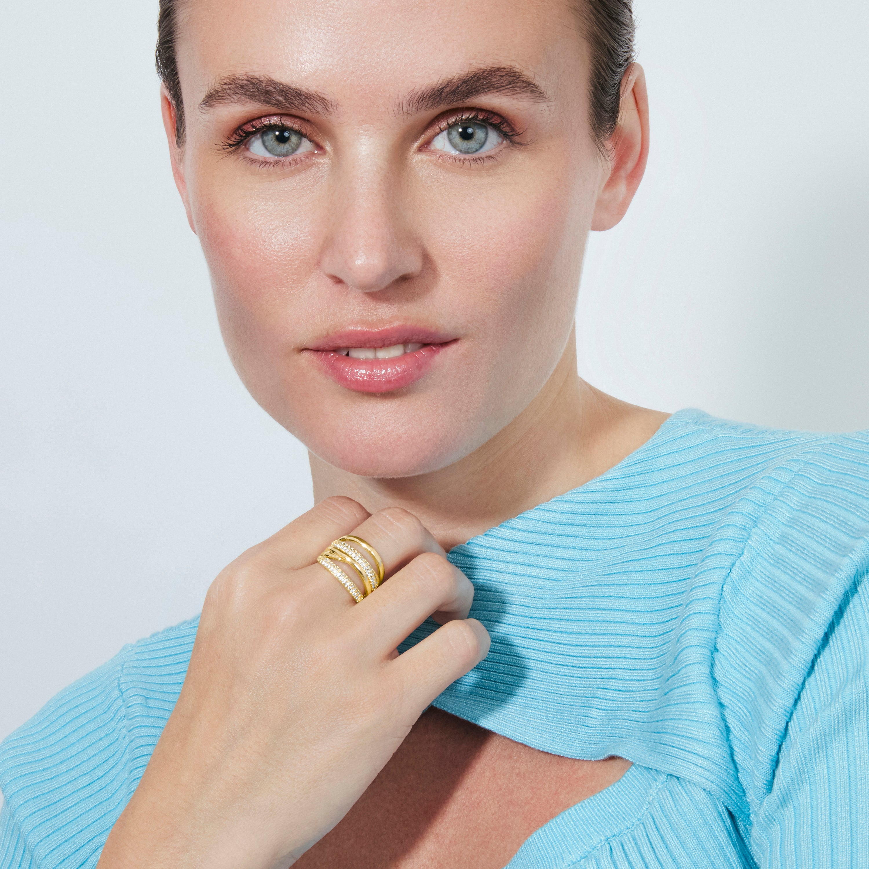 Brilliant Cubic Zirconia Ring with 18k Yellow Gold Finish - Jedrac