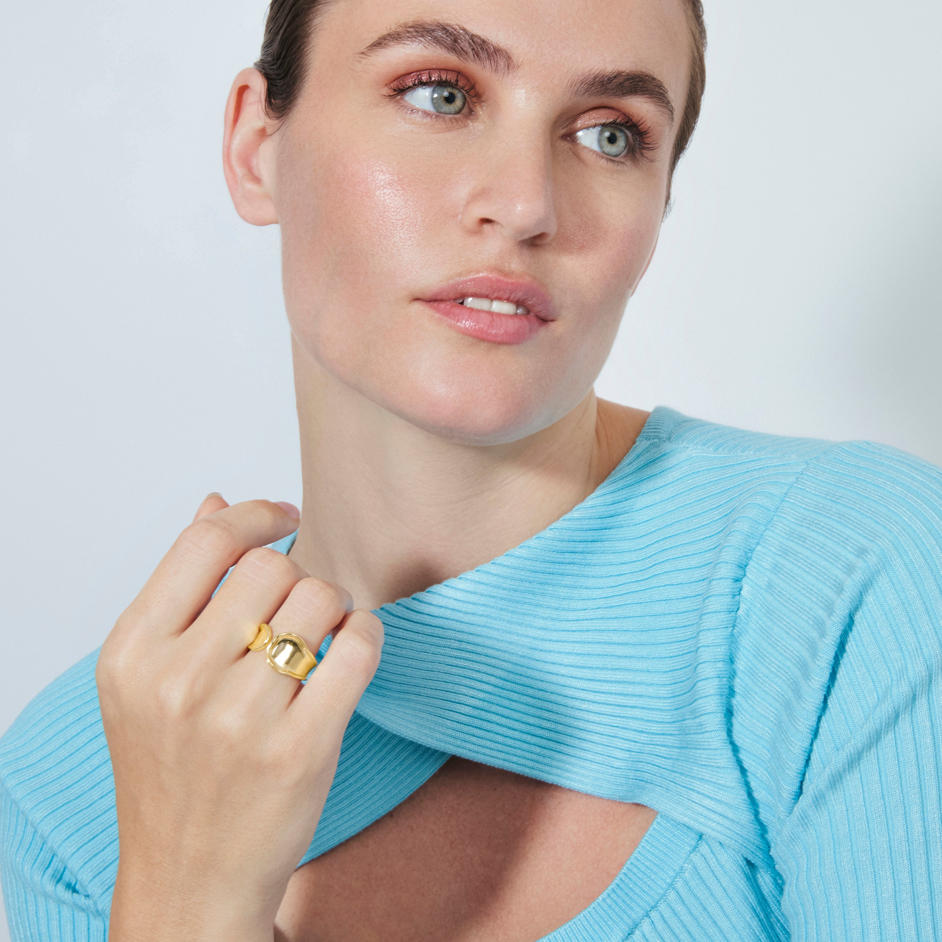 Anillo acabado en oro amarillo de 18k - Kajaw