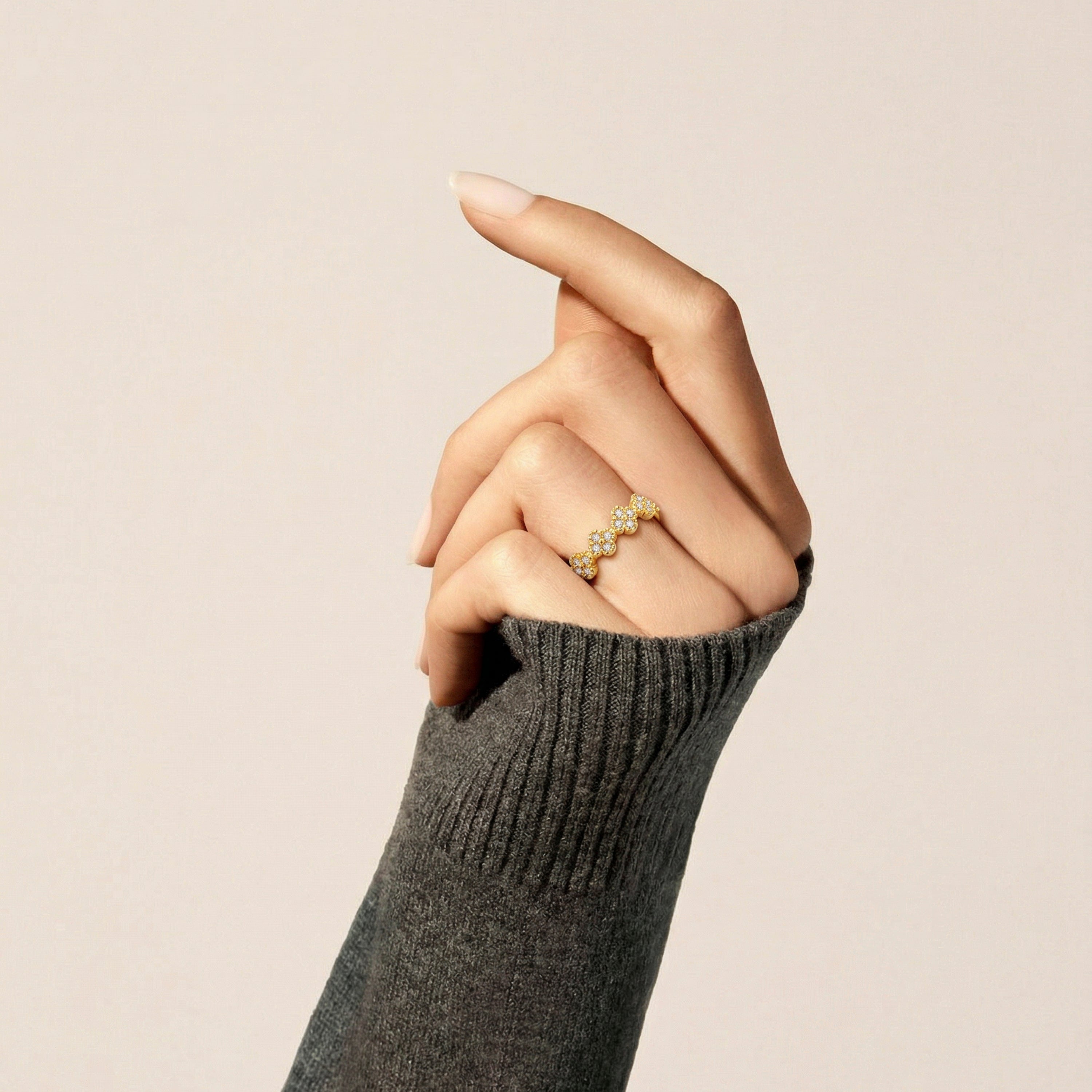 Bright Zirconia Ring finished in 18k Yellow Gold - Siskal