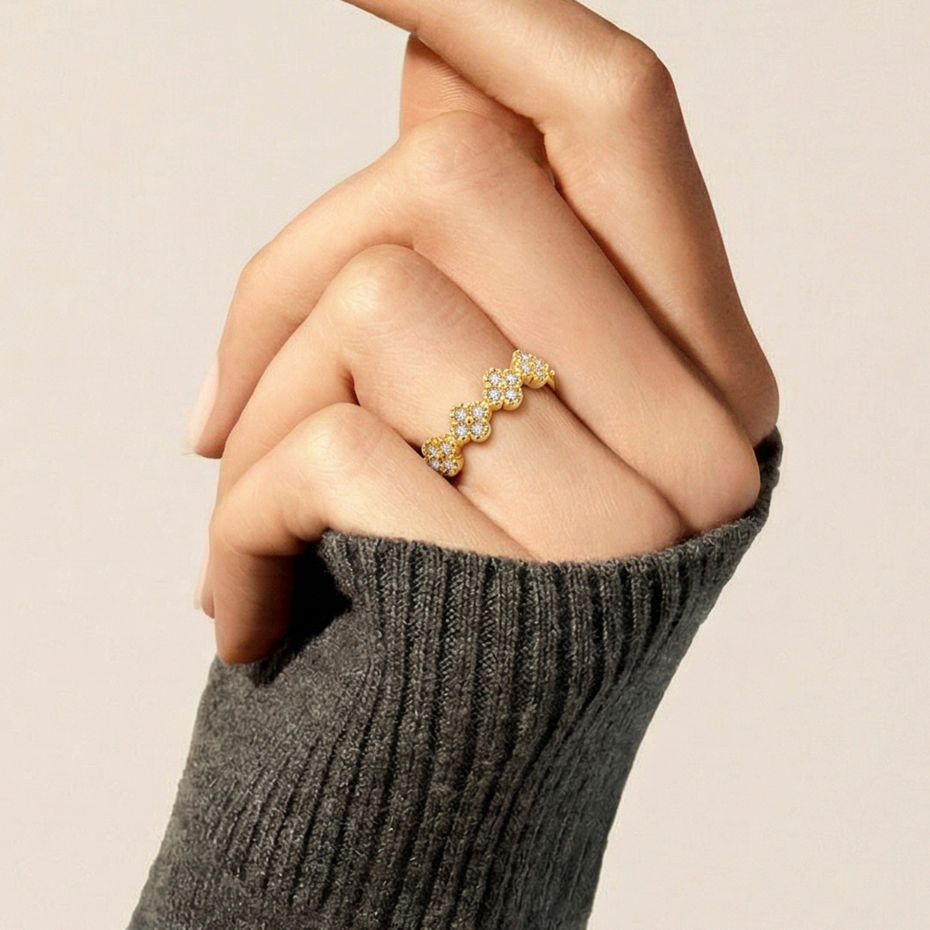 Bright Zirconia Ring finished in 18k Yellow Gold - Siskal