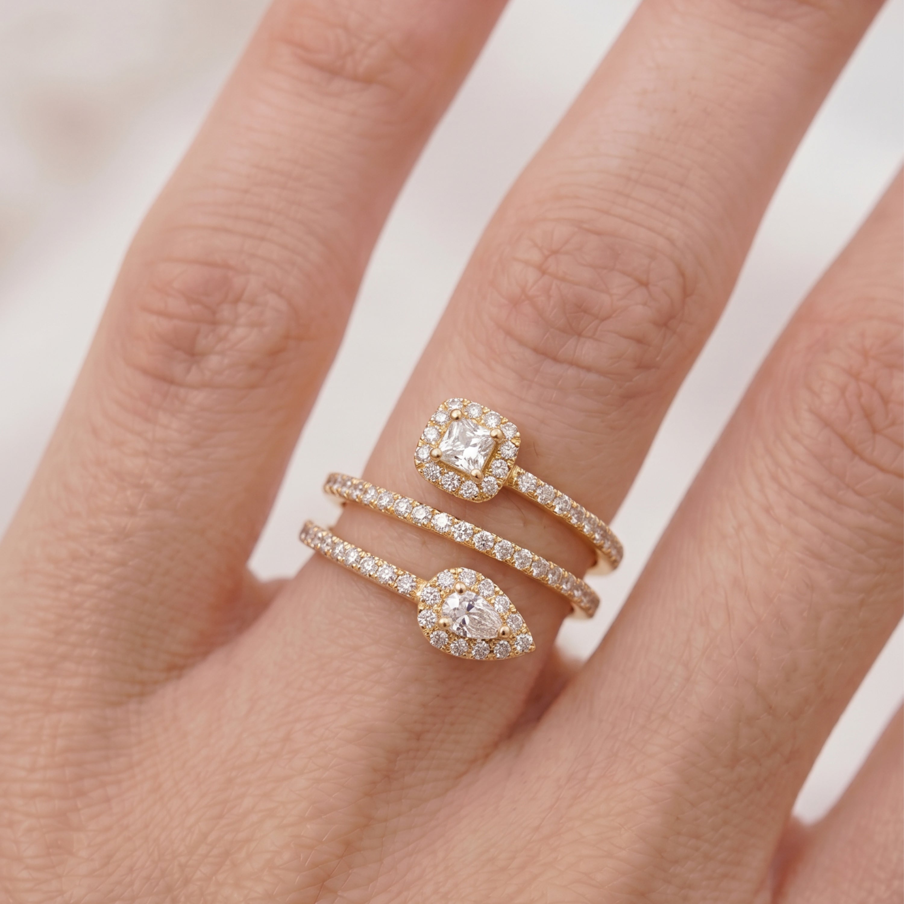 Ring mit funkelndem Zirkonia, 18 Karat Gelbgold-Finish - Rinmi