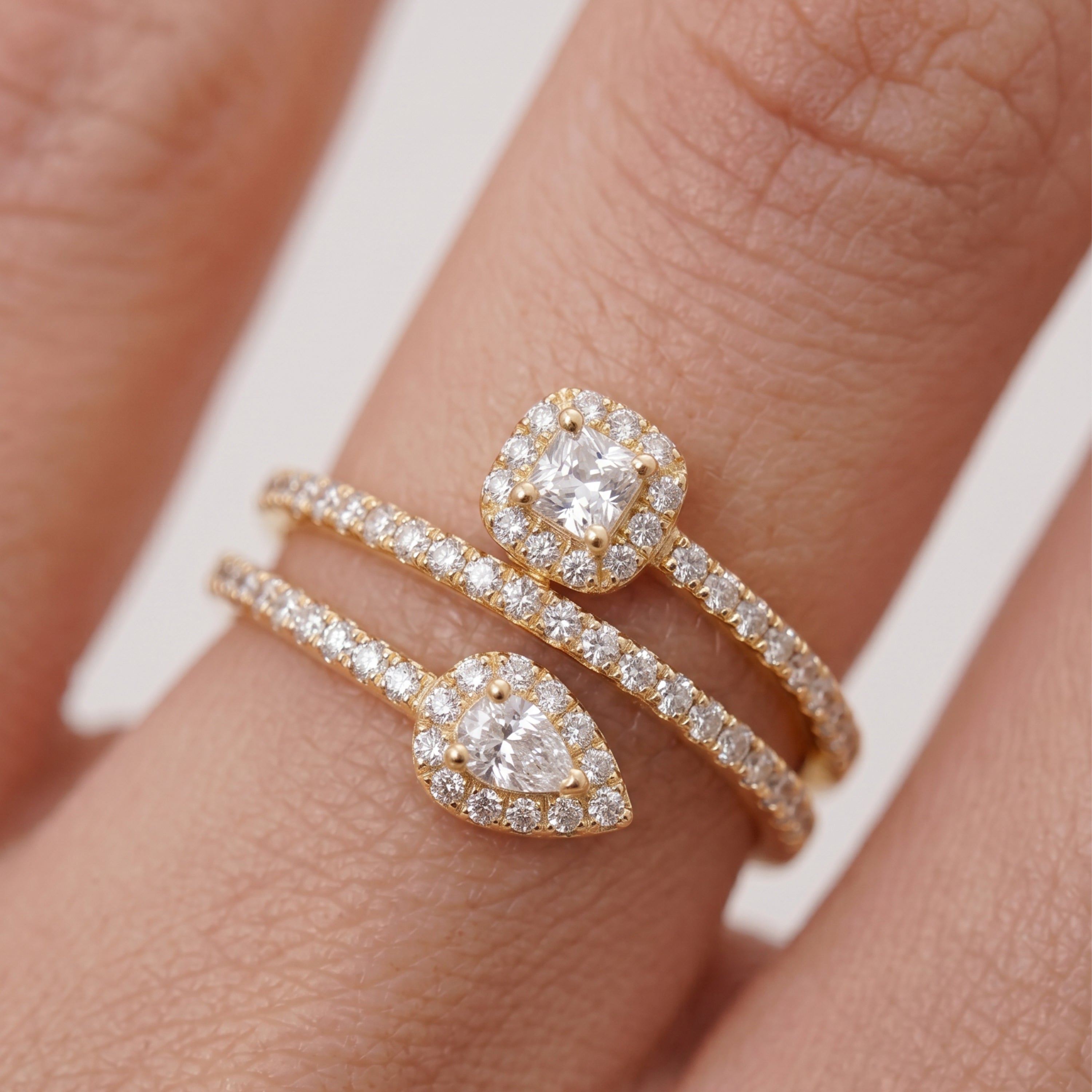 Ring mit funkelndem Zirkonia, 18 Karat Gelbgold-Finish - Rinmi