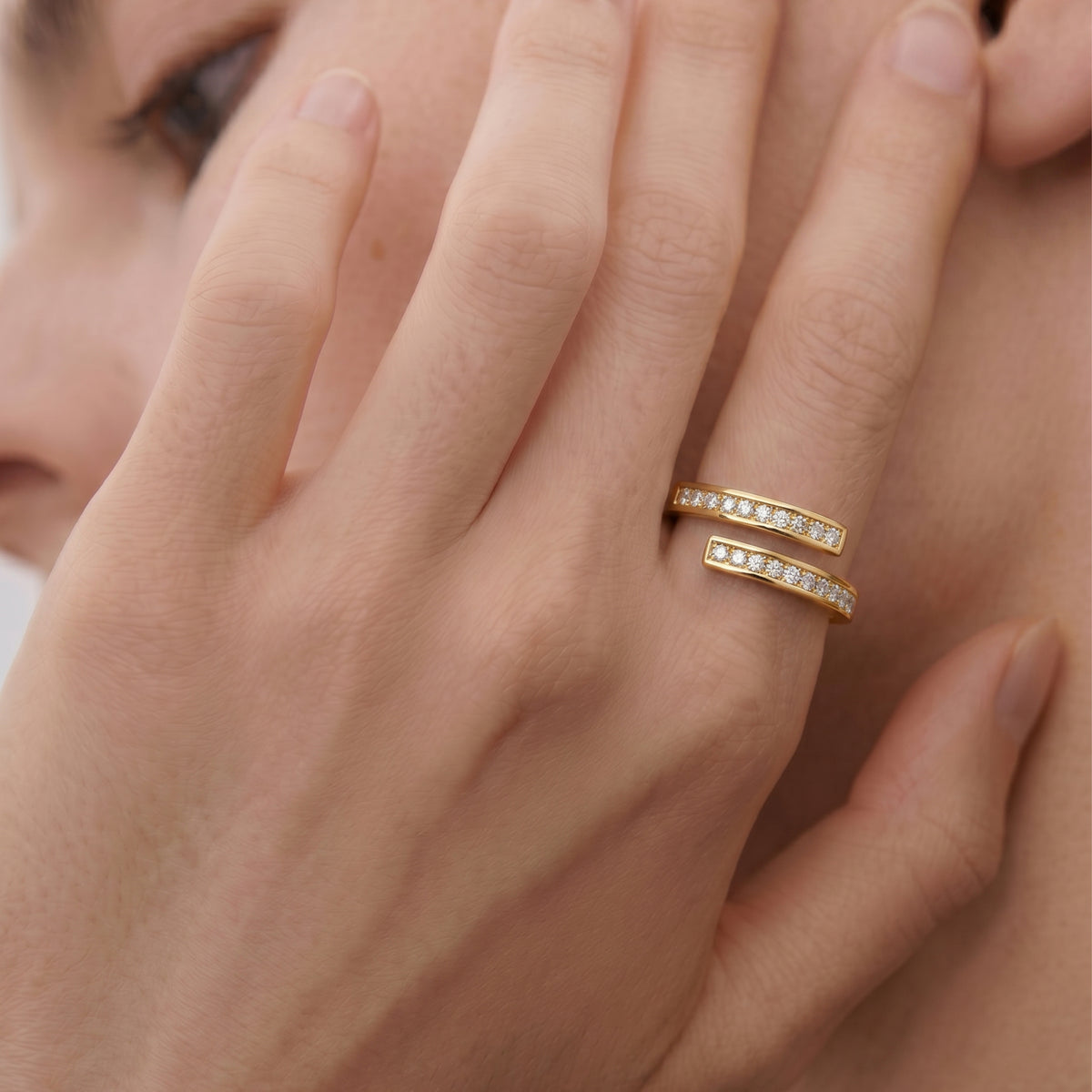 Ring with Bright Zirconia finished in 18k yellow gold - Dotza