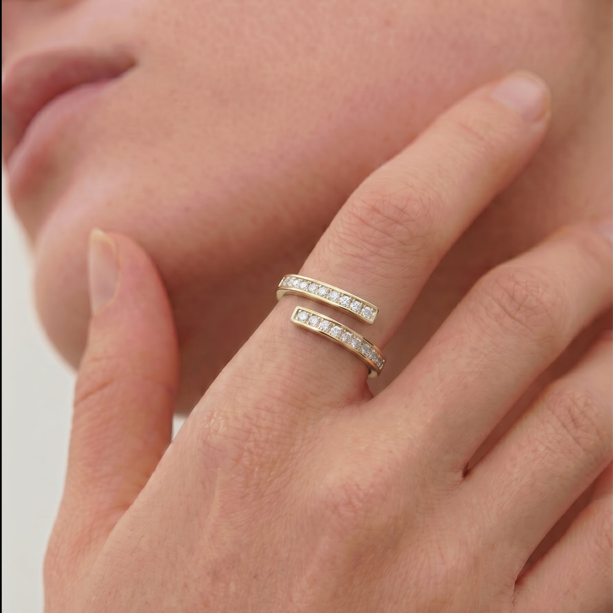 Ring with Bright Zirconia finished in 18k yellow gold - Dotza