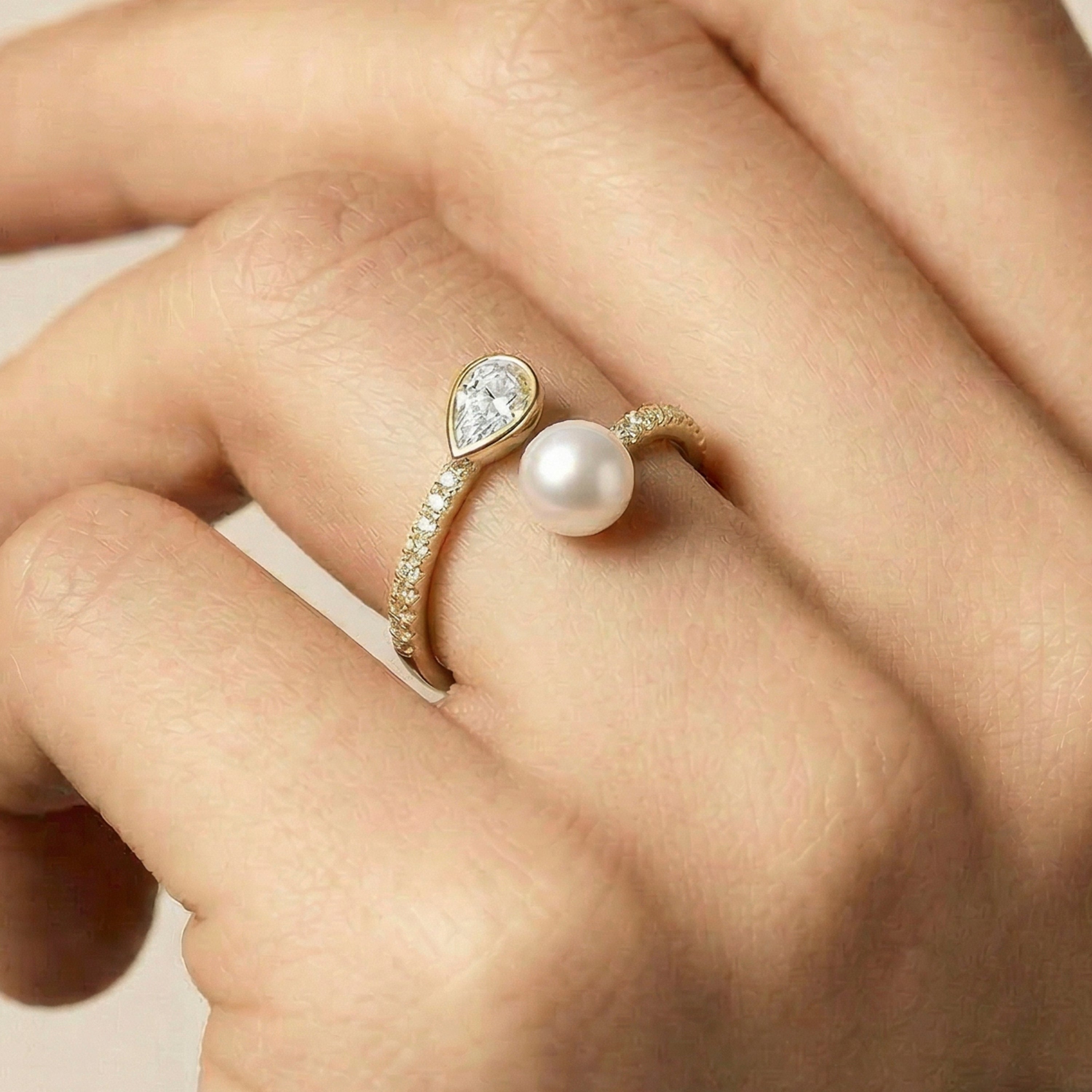 Anillo de Perla Blanca acabado en oro amarillo de 18k - Tian