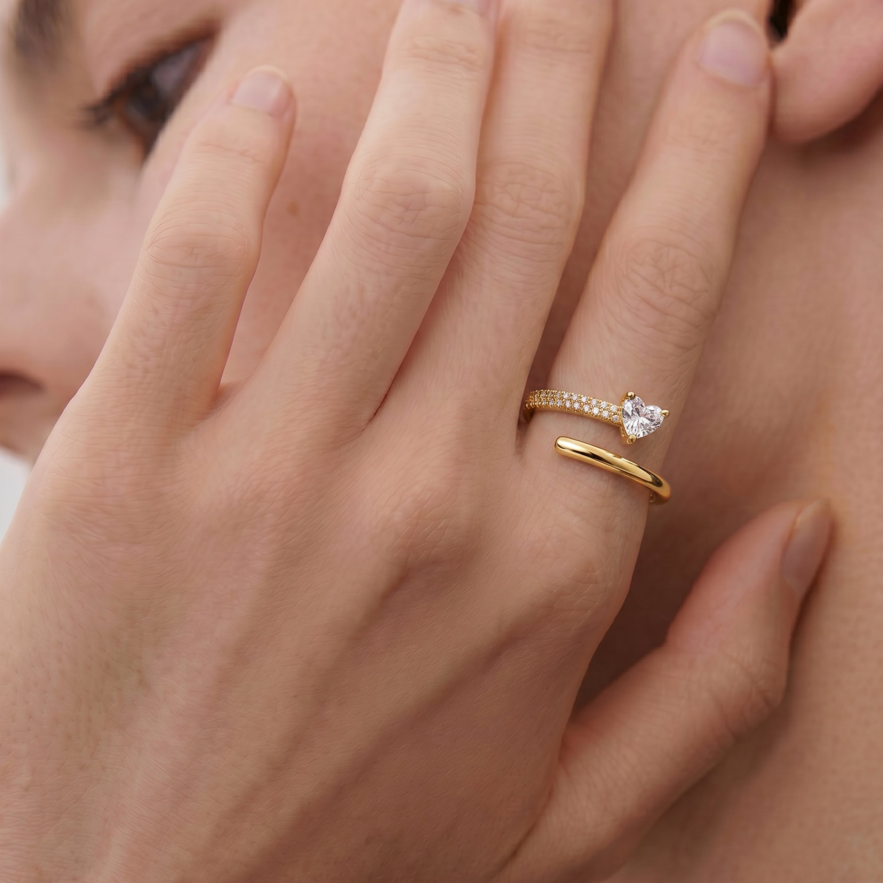 Glänzender Zirkonring mit 18-karätiger Gelbgoldfassung - Ashuba