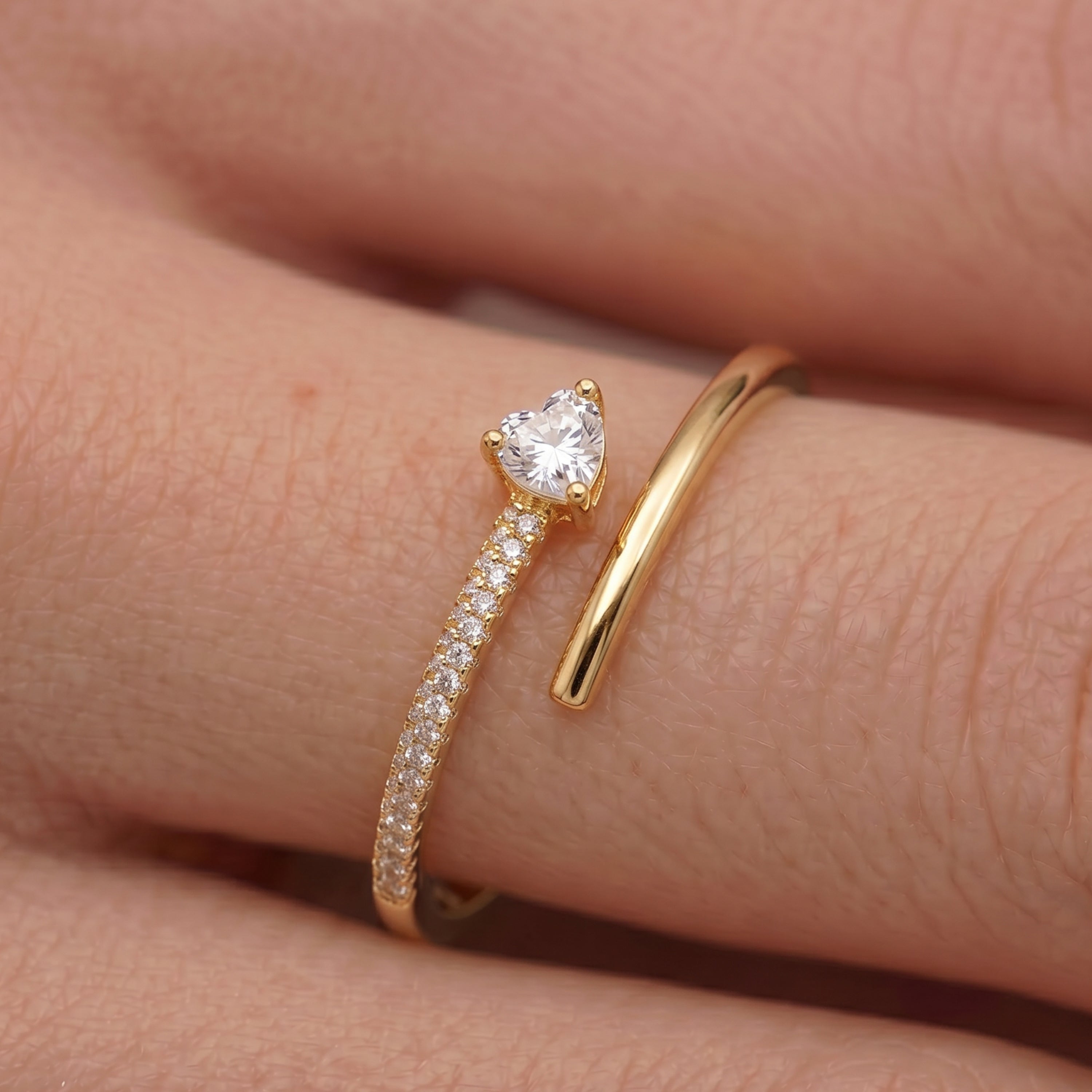 Glänzender Zirkonring mit 18-karätiger Gelbgoldfassung - Ashuba