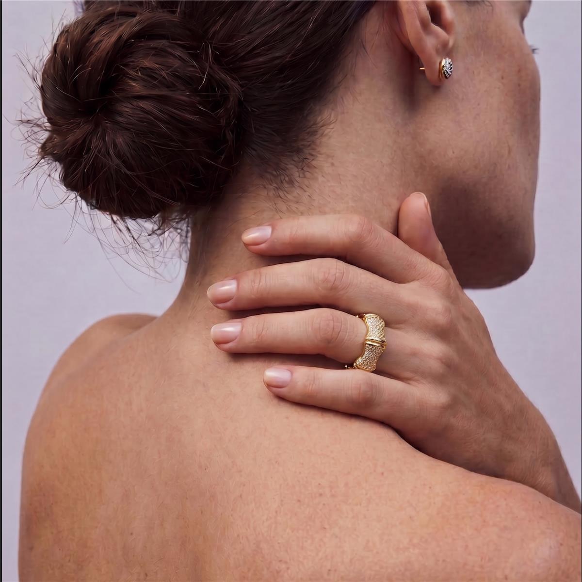 Anillo de Aleación de Metal y Circonita Brillante acabado en oro amarillo de 18k - Rechi