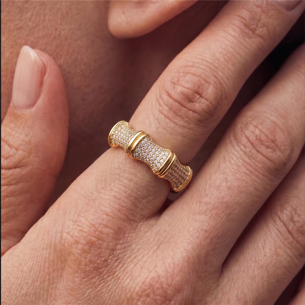 Anillo de Aleación de Metal y Circonita Brillante acabado en oro amarillo de 18k - Rechi