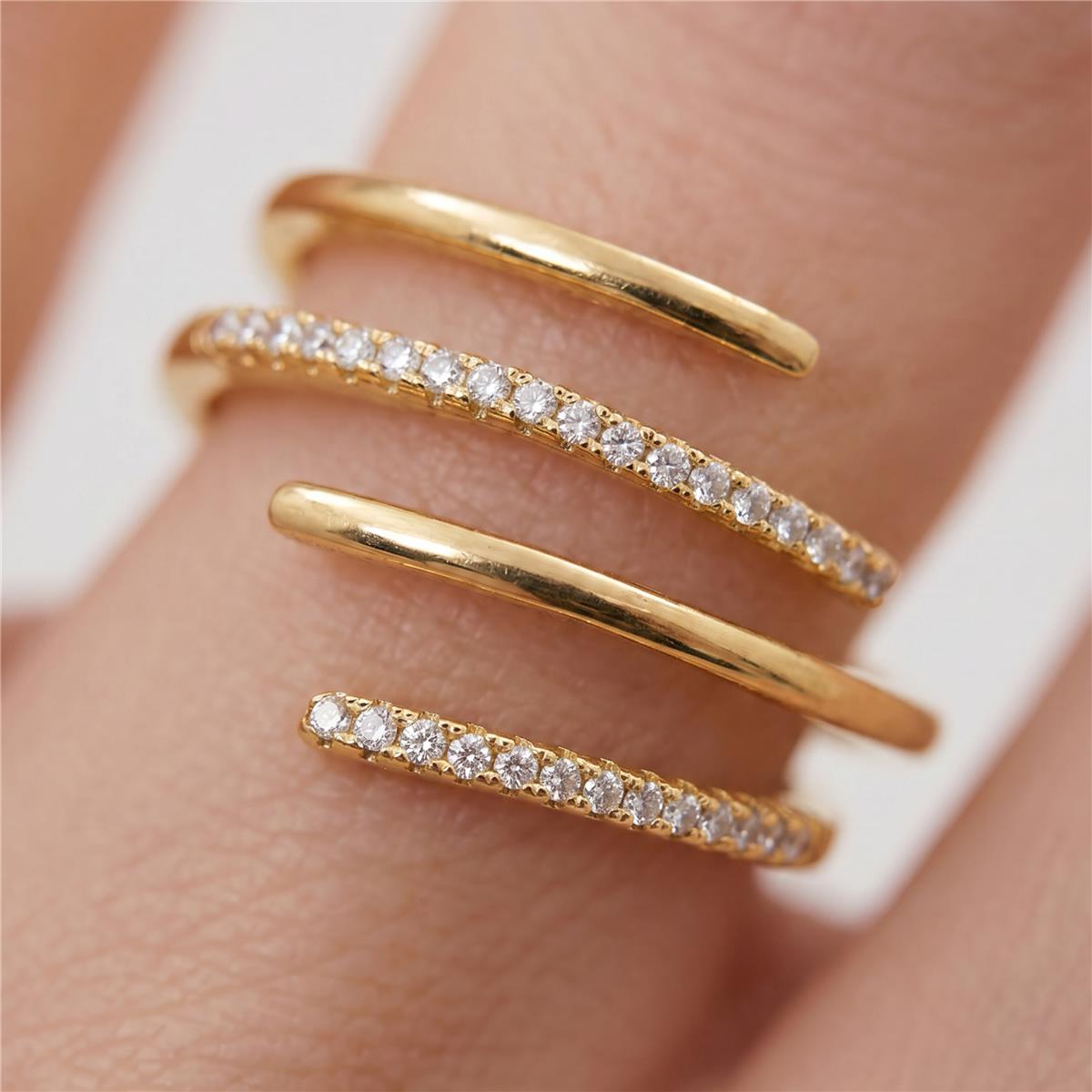Anillo de Aleación de Metal y Circonita Brillante acabado en oro amarillo de 18k - Isda