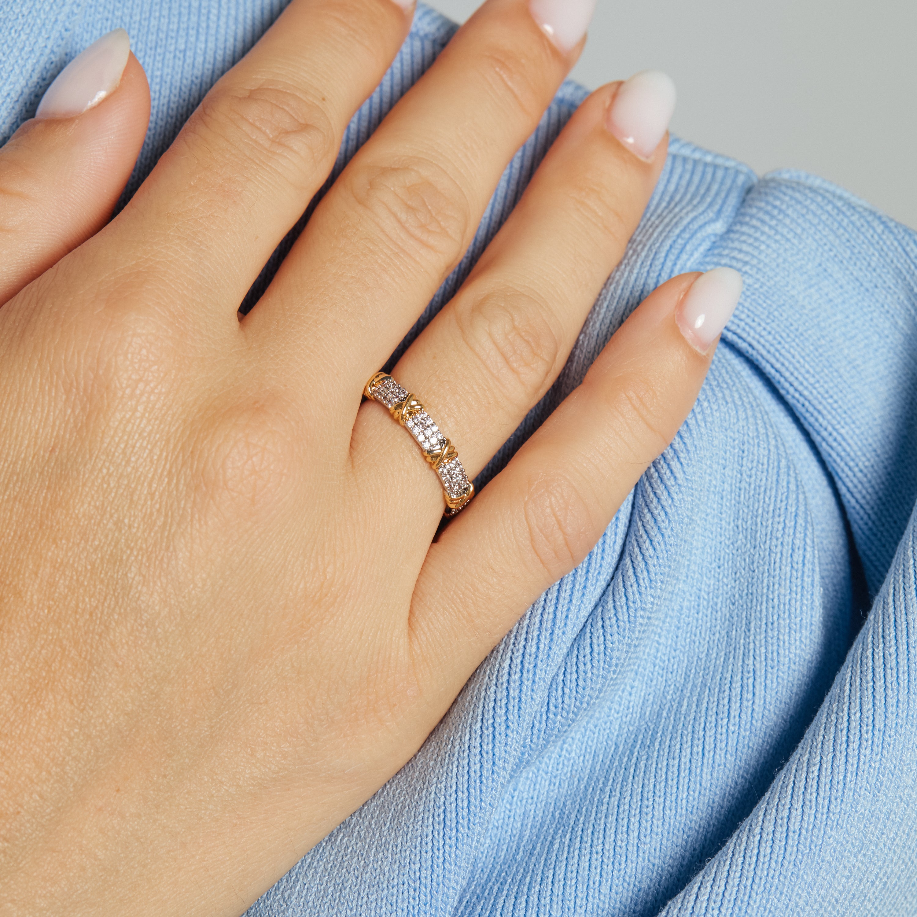 Anillo de Circonita Brillante acabado en oro amarillo de 18k - Birsu