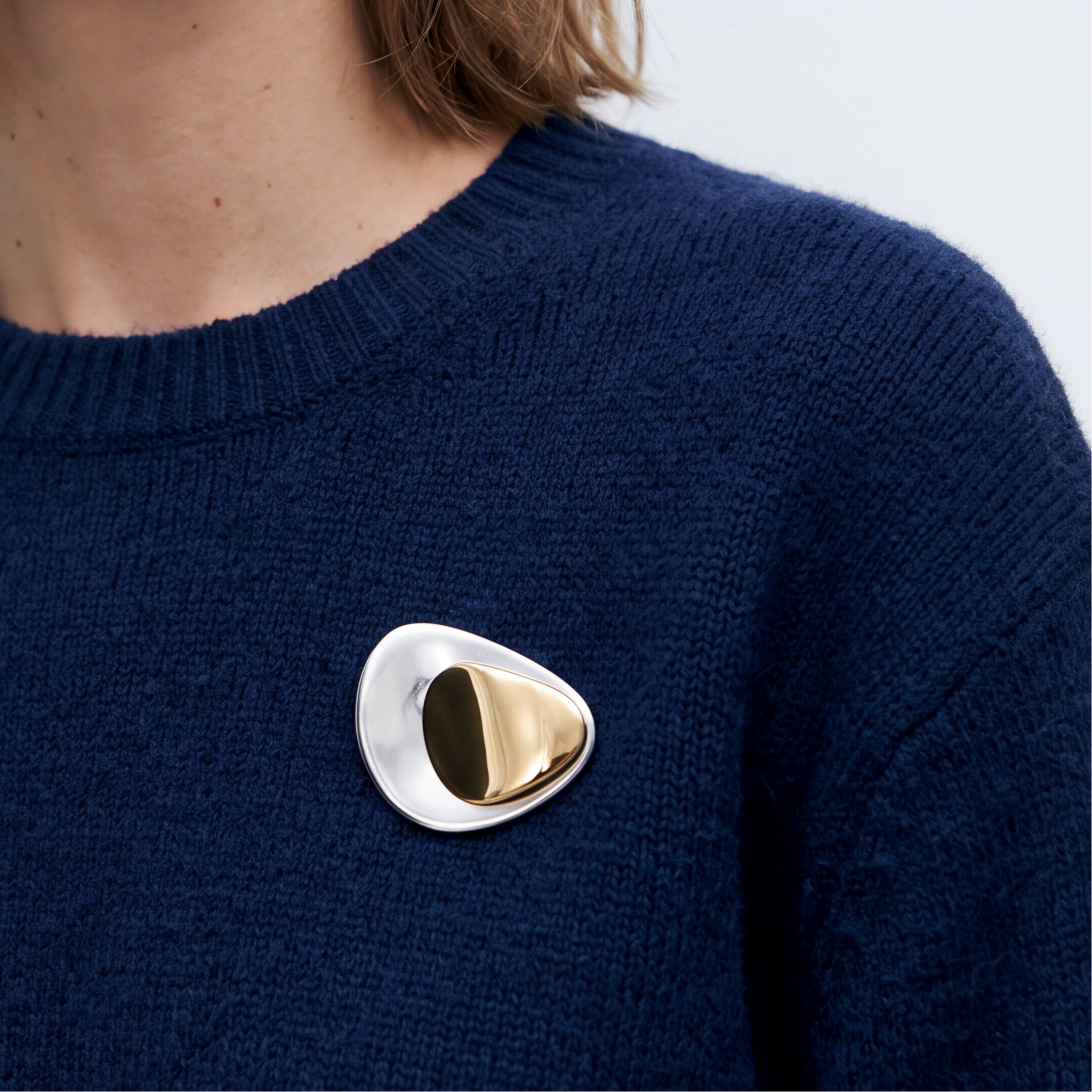 Broche acabado en rodio, oro amarillo y rosa de 18k - Zurgralda