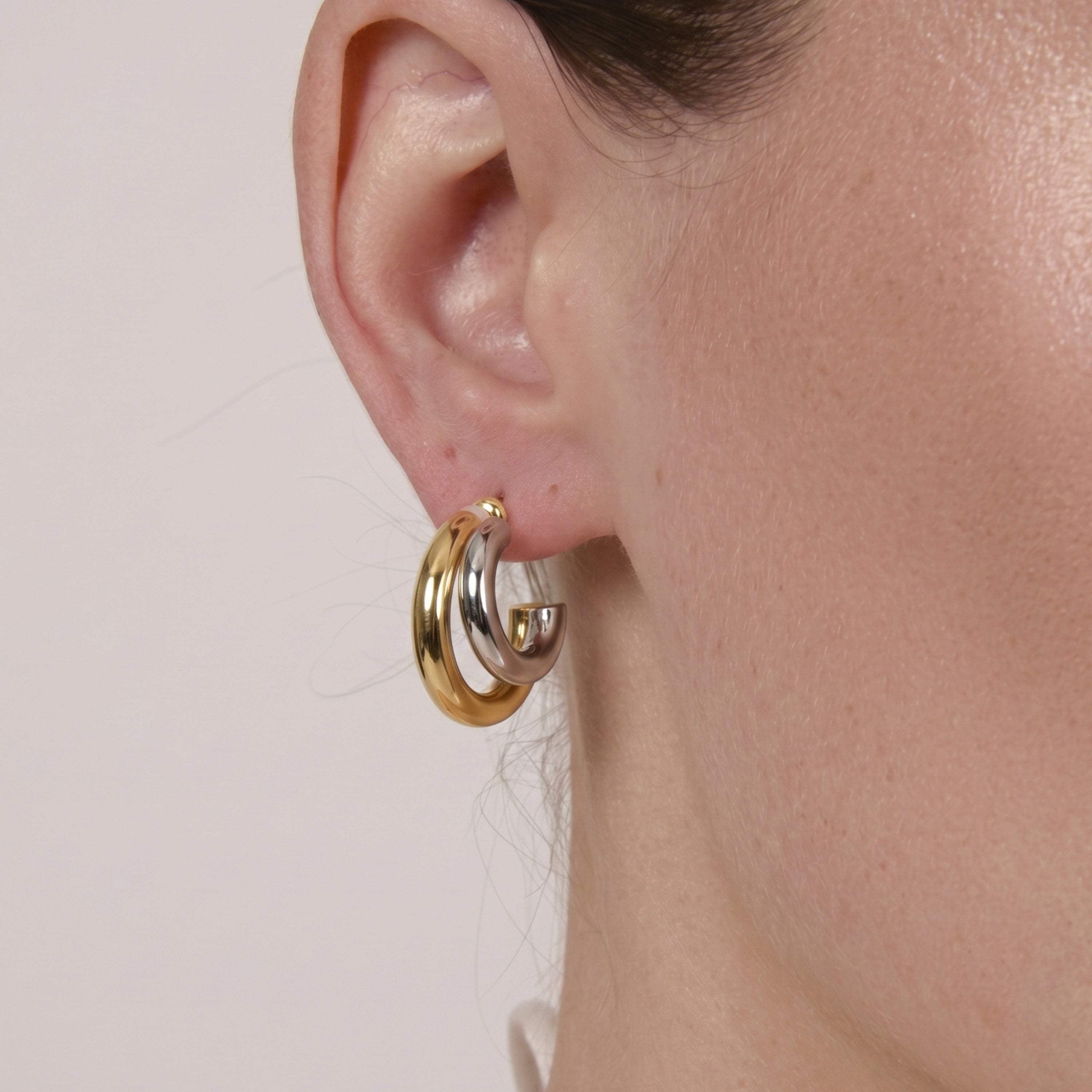 Brincos com acabamento em ouro amarelo 18k - Derck