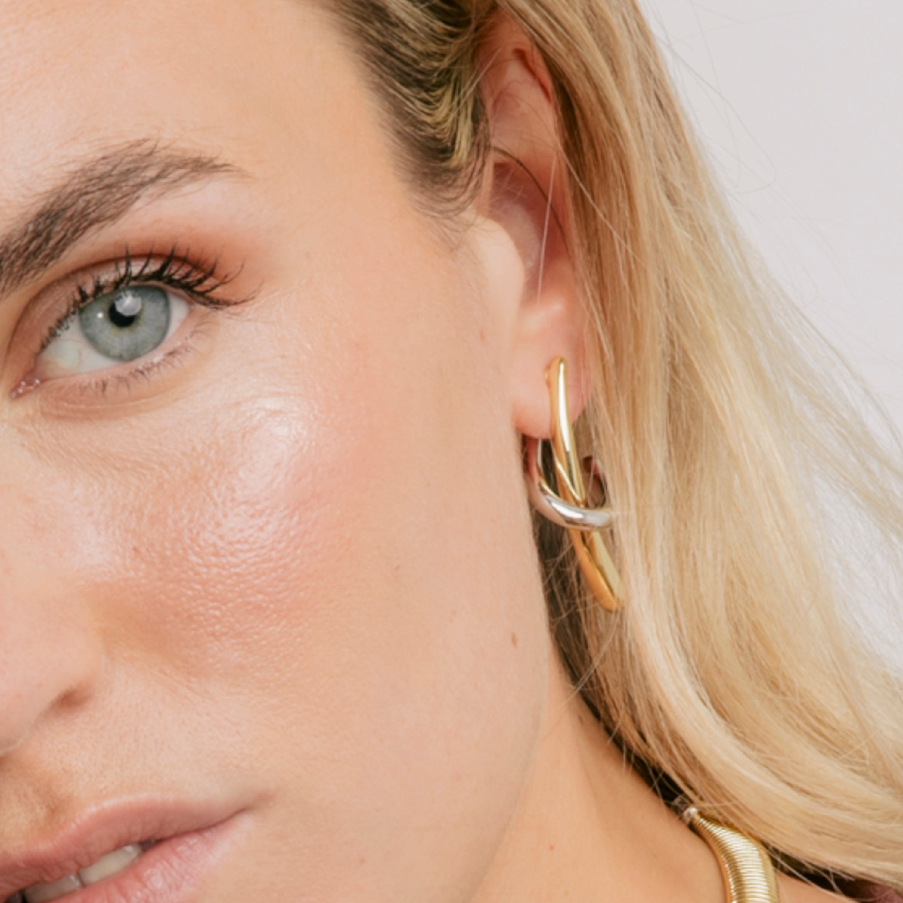 Rhodium finish earrings, 18K Yellow and Rose Gold - Claw