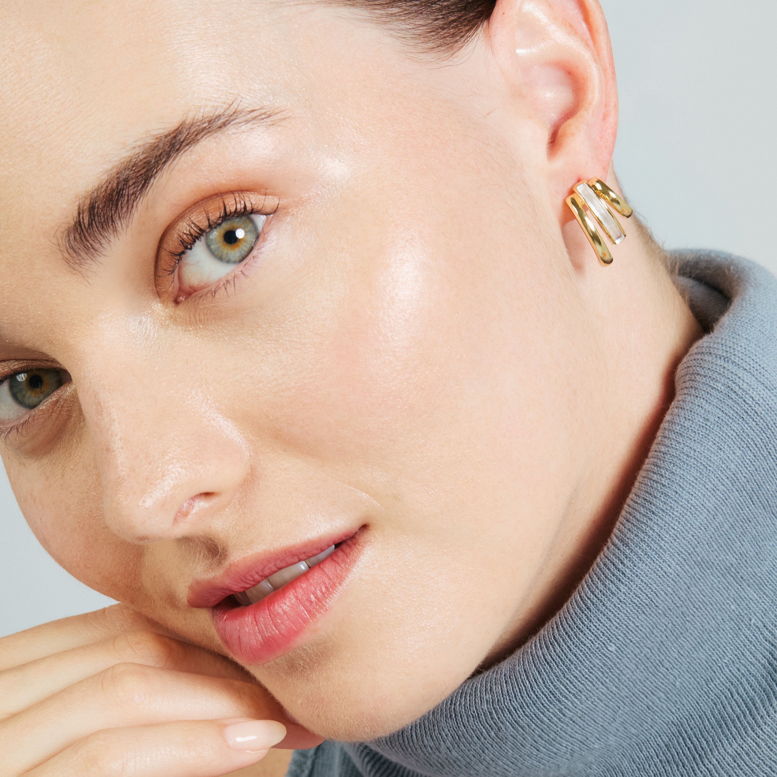 Eresron earrings finished in rhodium, 18k yellow gold, and rose gold
