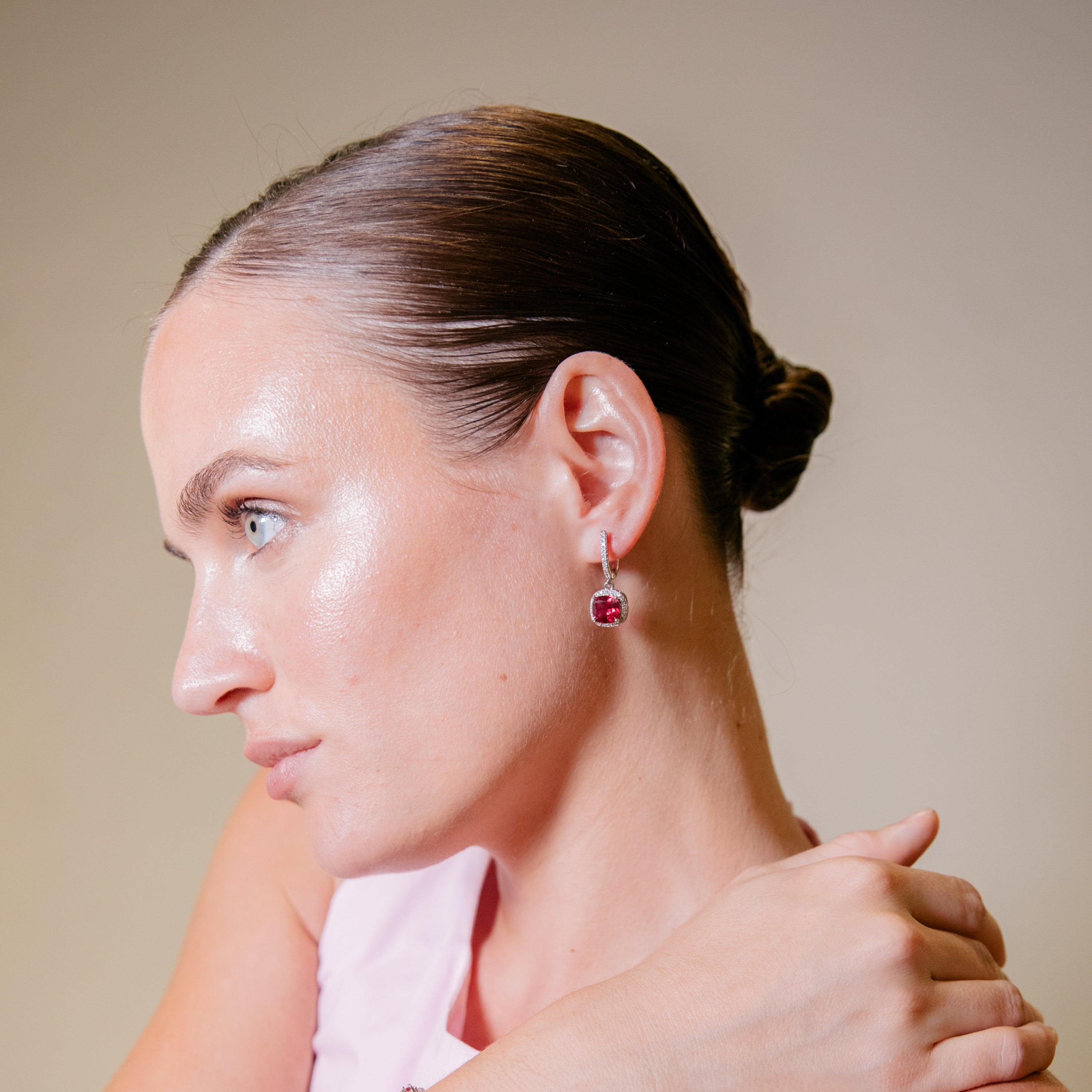 Pendientes de Circonita Rubí acabado en rodio - Kada