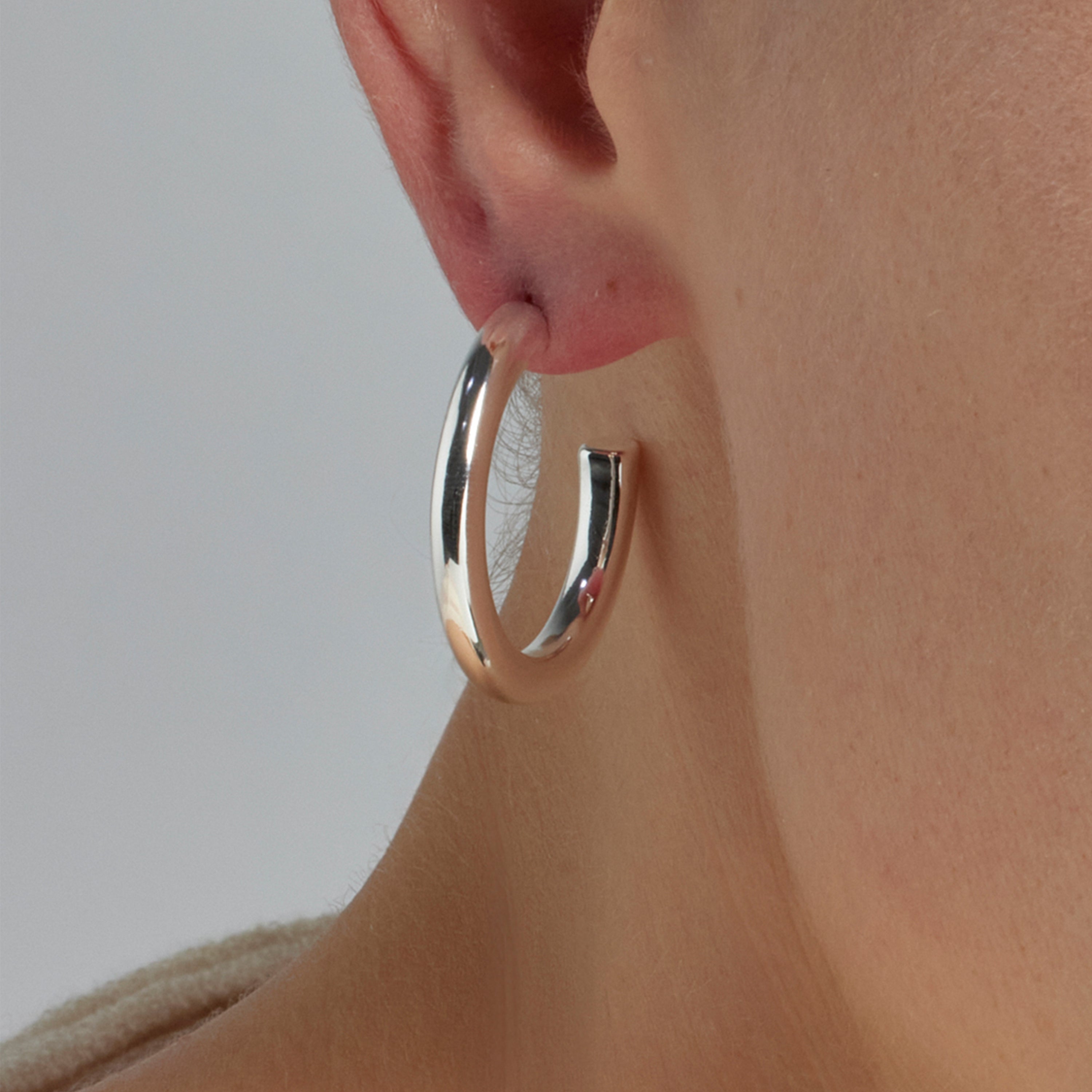 Boucles d'oreilles de 29mm de diamètre finies en rhodium - Maret