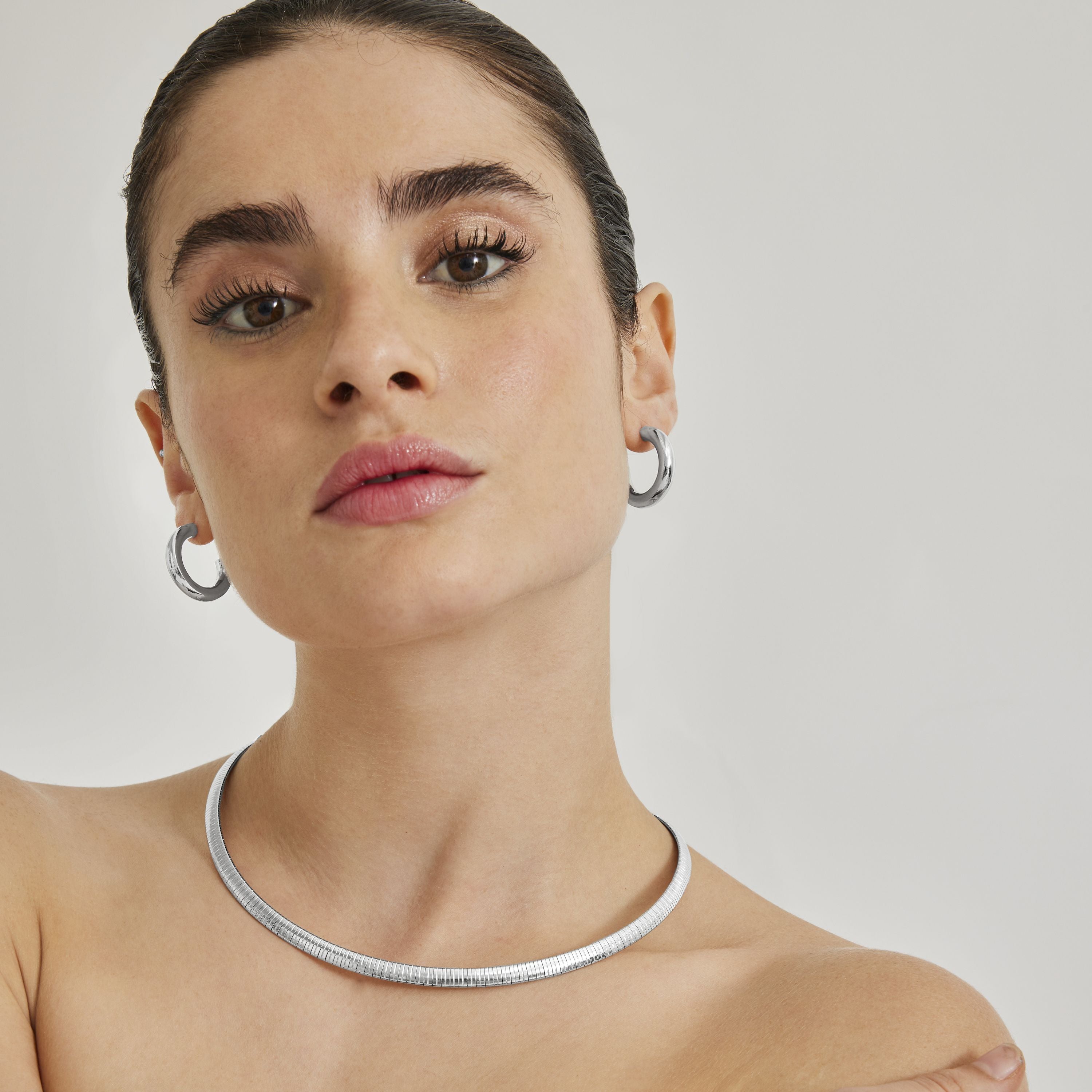 Boucles d'oreilles de 13mm de diamètre finies en rhodium - Shiwa