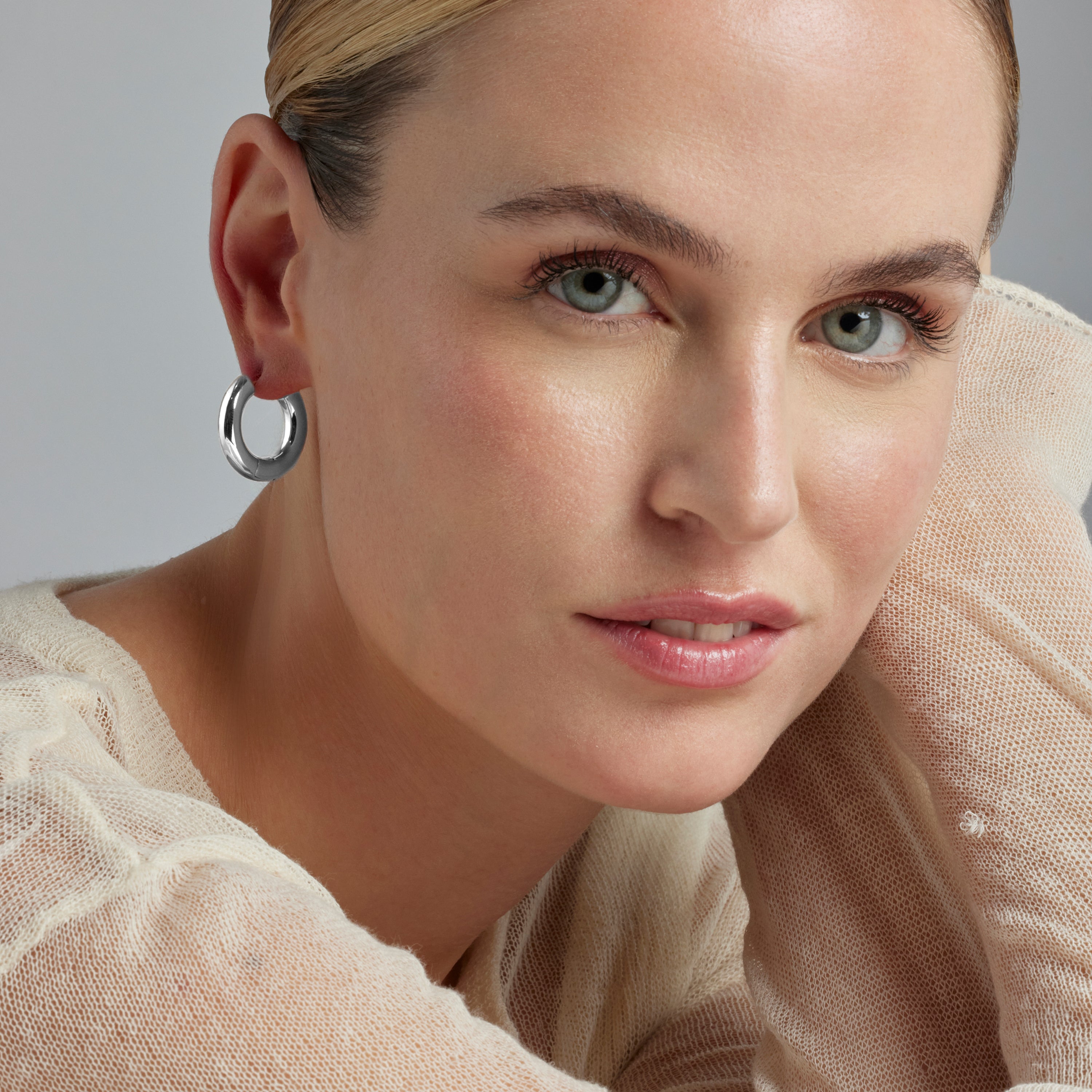 Boucles d'oreilles de 24mm de diamètre finition rhodium - Saura