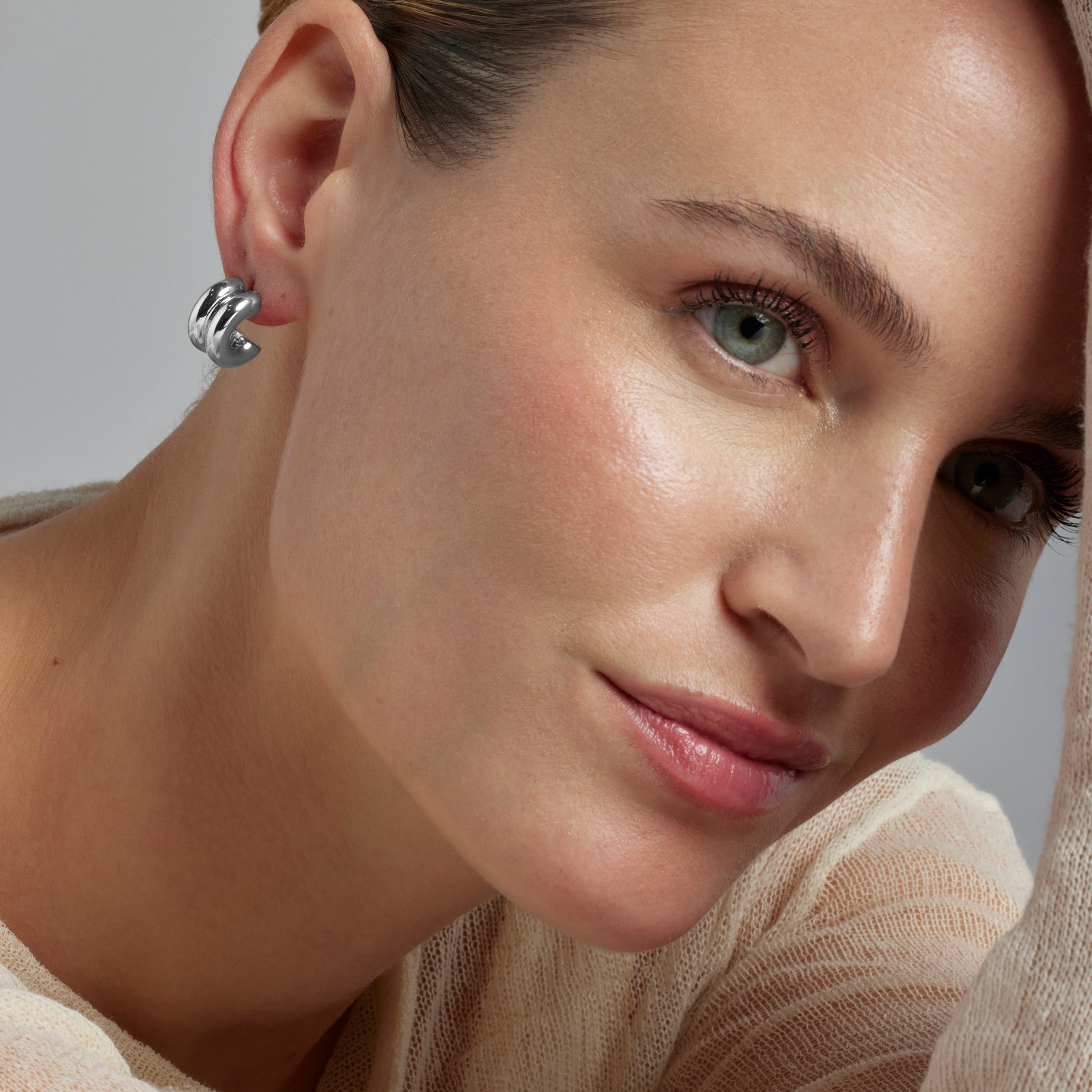 Boucles d'oreilles Zakev finies en rhodium