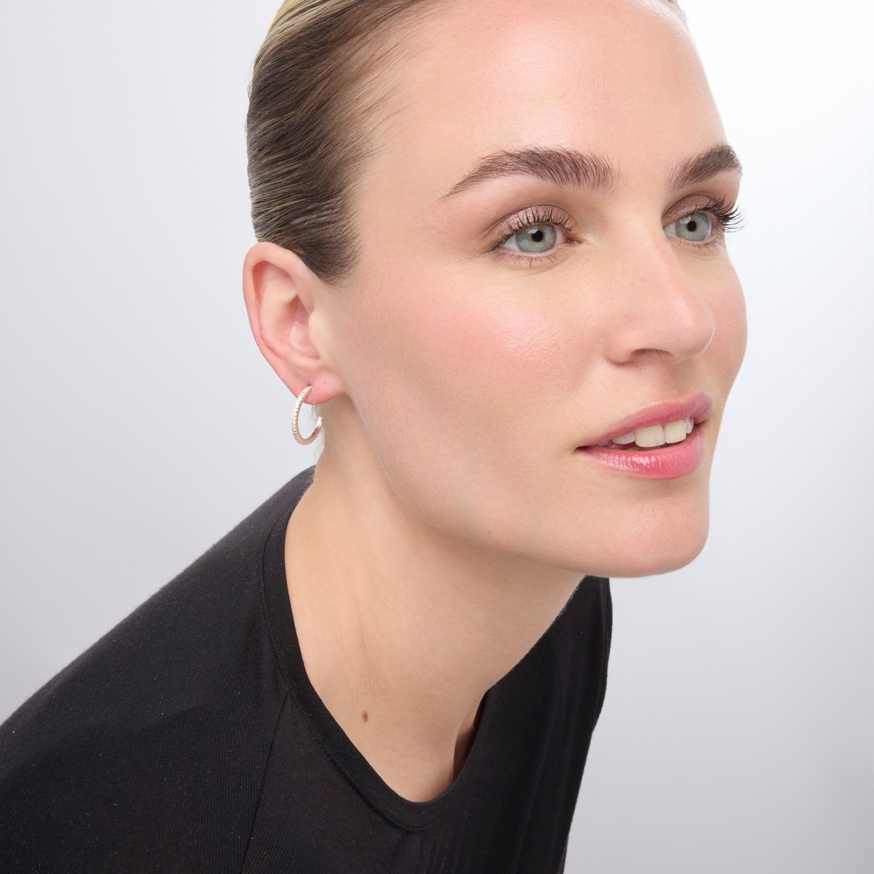 Boucles d'oreilles de 21mm de diamètre finition argent avec zircones - Koson