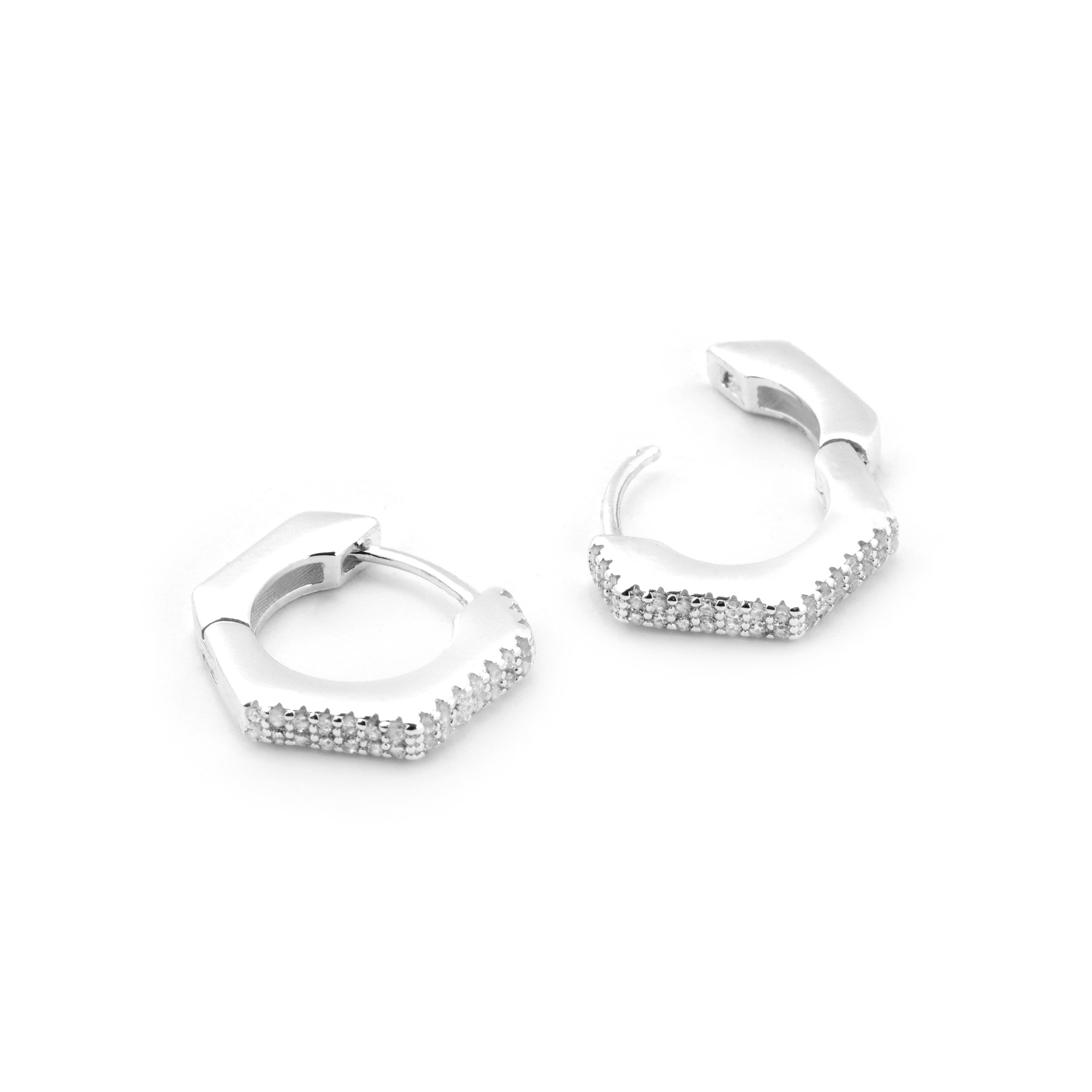 Ohrringe mit glänzendem Zirkon in Silber-Optik - Xasmo