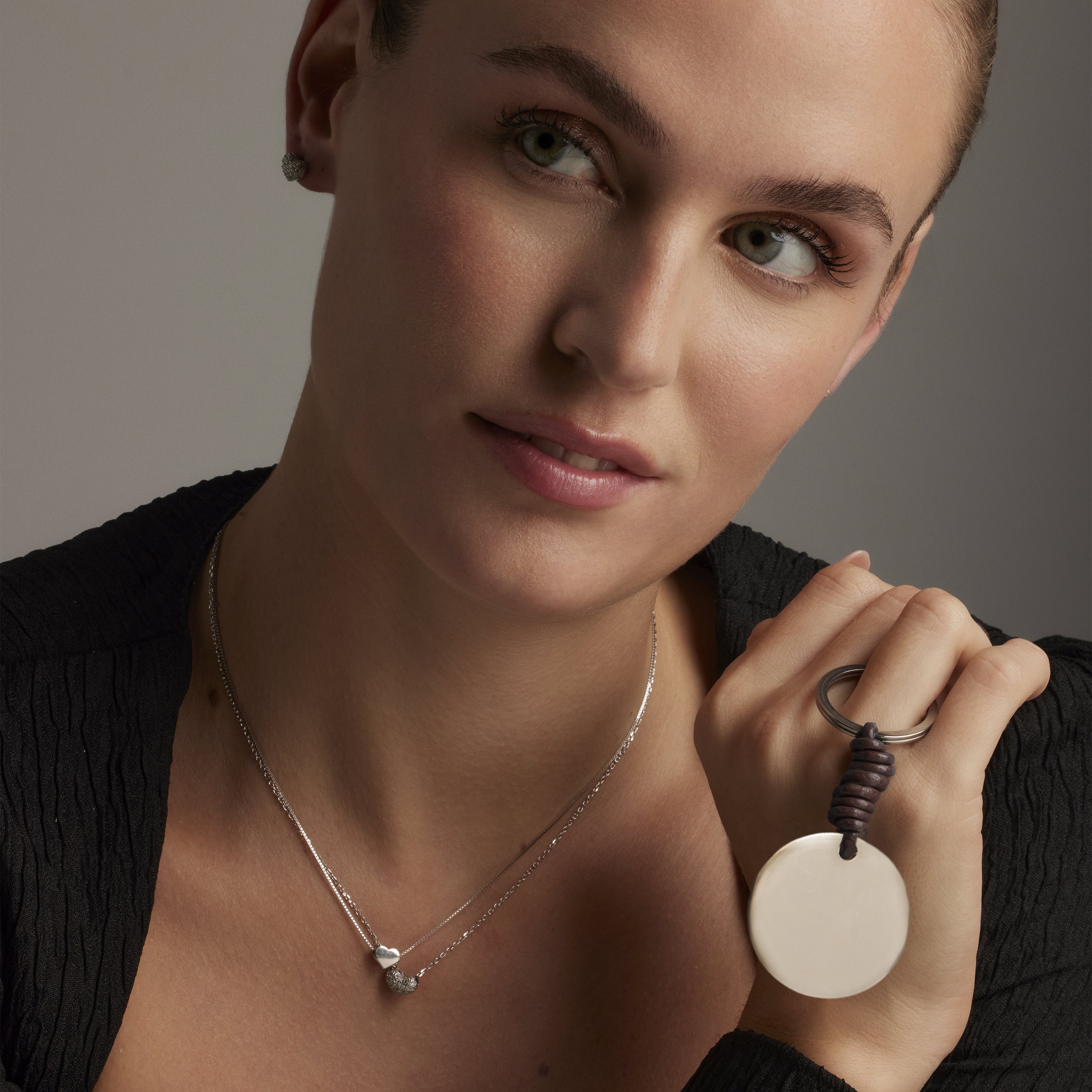 Porte-clés en cuir marron foncé finition rhodium - Senakon