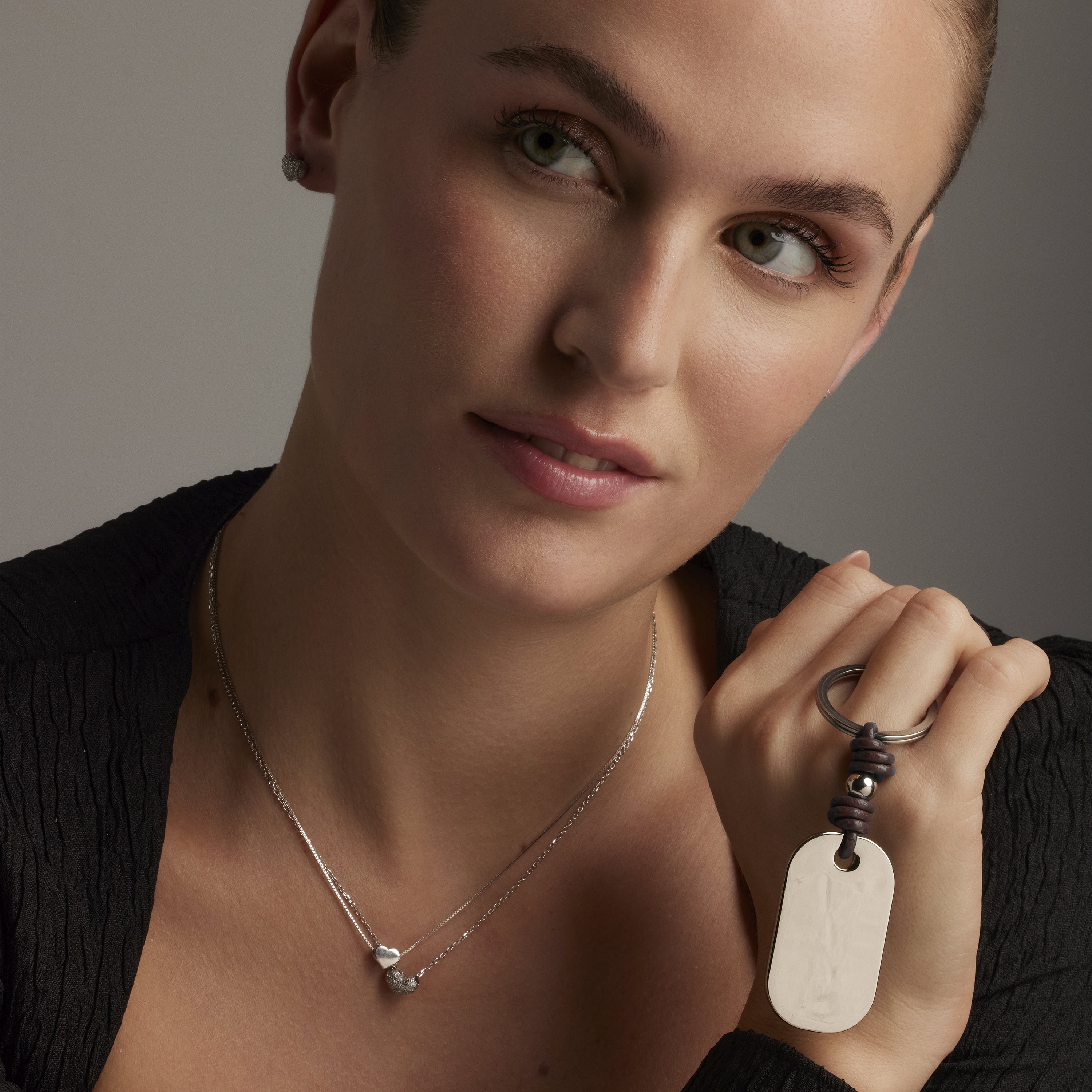Dunkelbrauner Leder-Schlüsselanhänger mit Rhodium-Finish - Arger