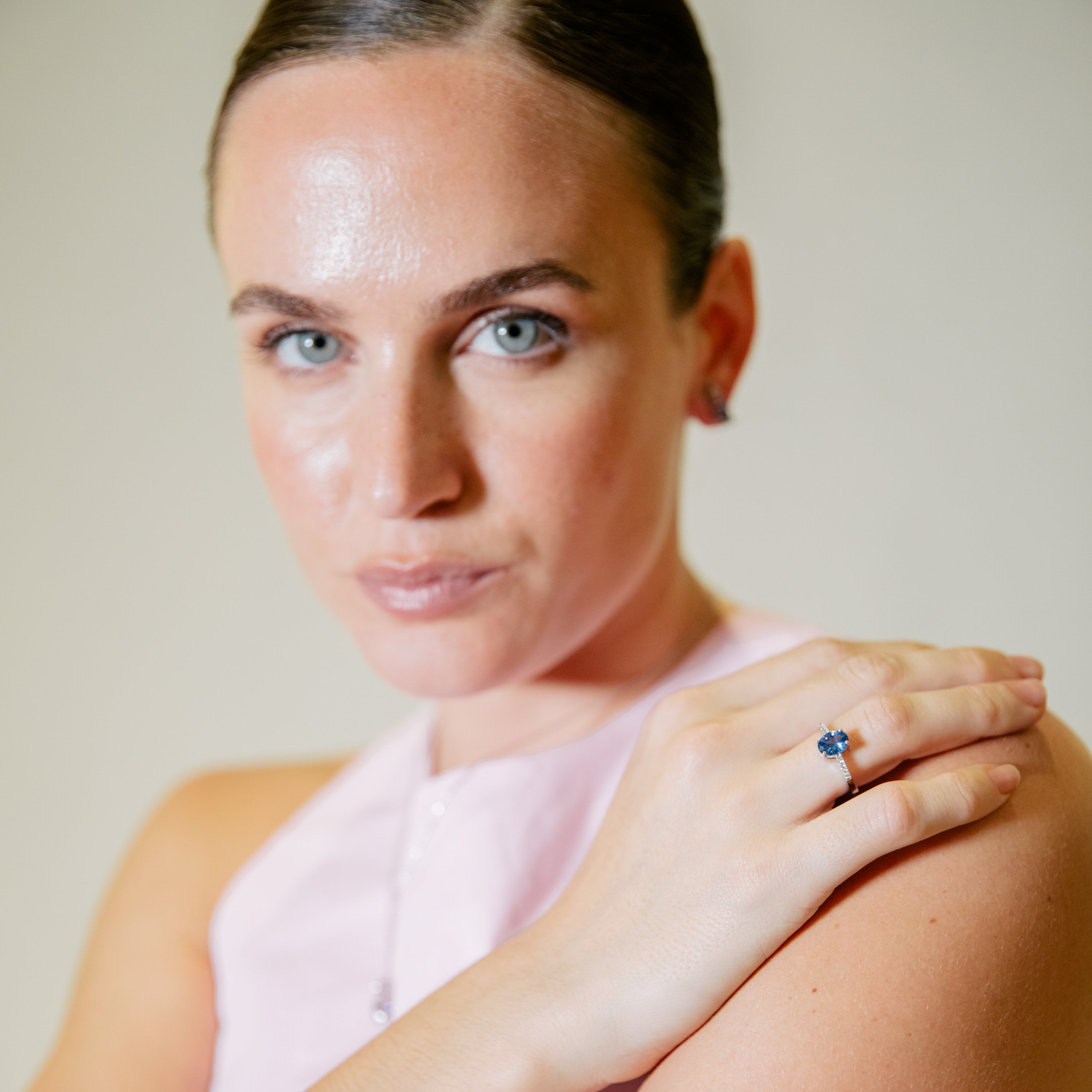 Anillo de Circonita Tanzanita acabado en rodio - Misze