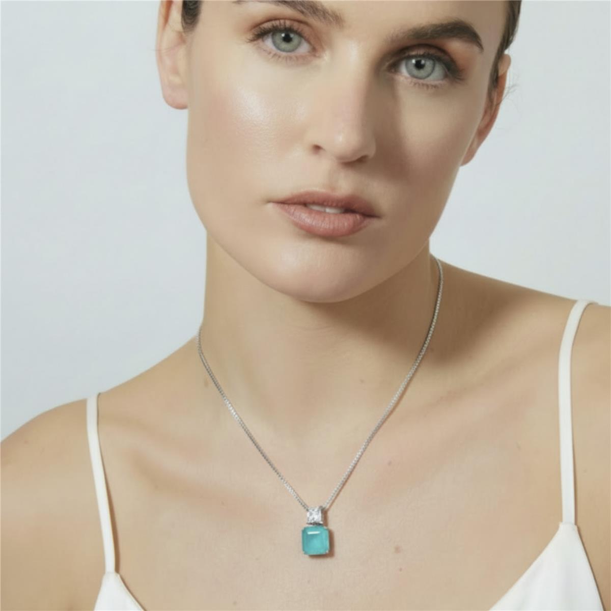 Collar de Cuarzo Hidrotermal Verde Paraiba Acabado En Plata - Bodet