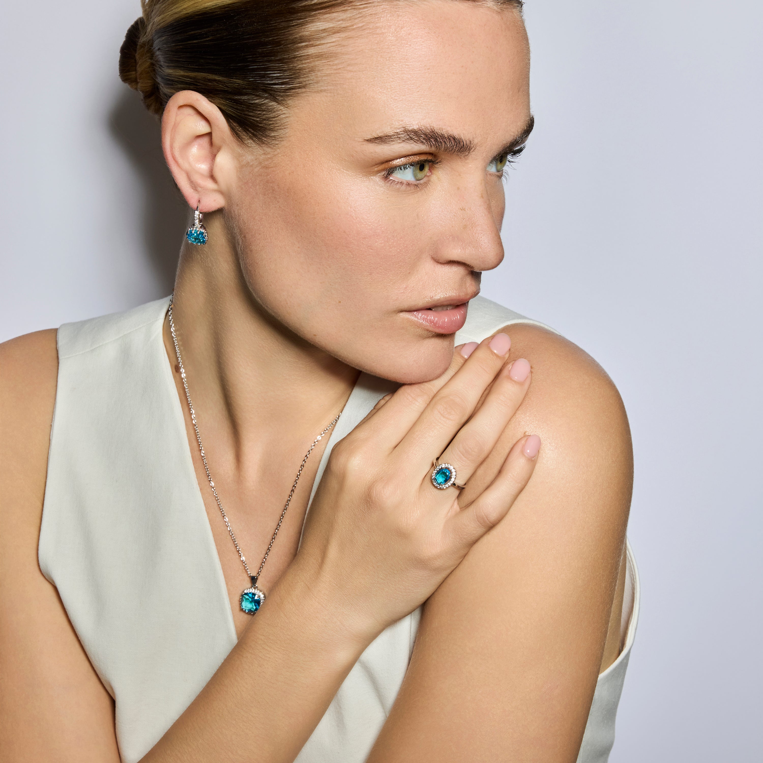 Halskette mit blauem Topas-Zirkonia, Silber-Finish - Kada