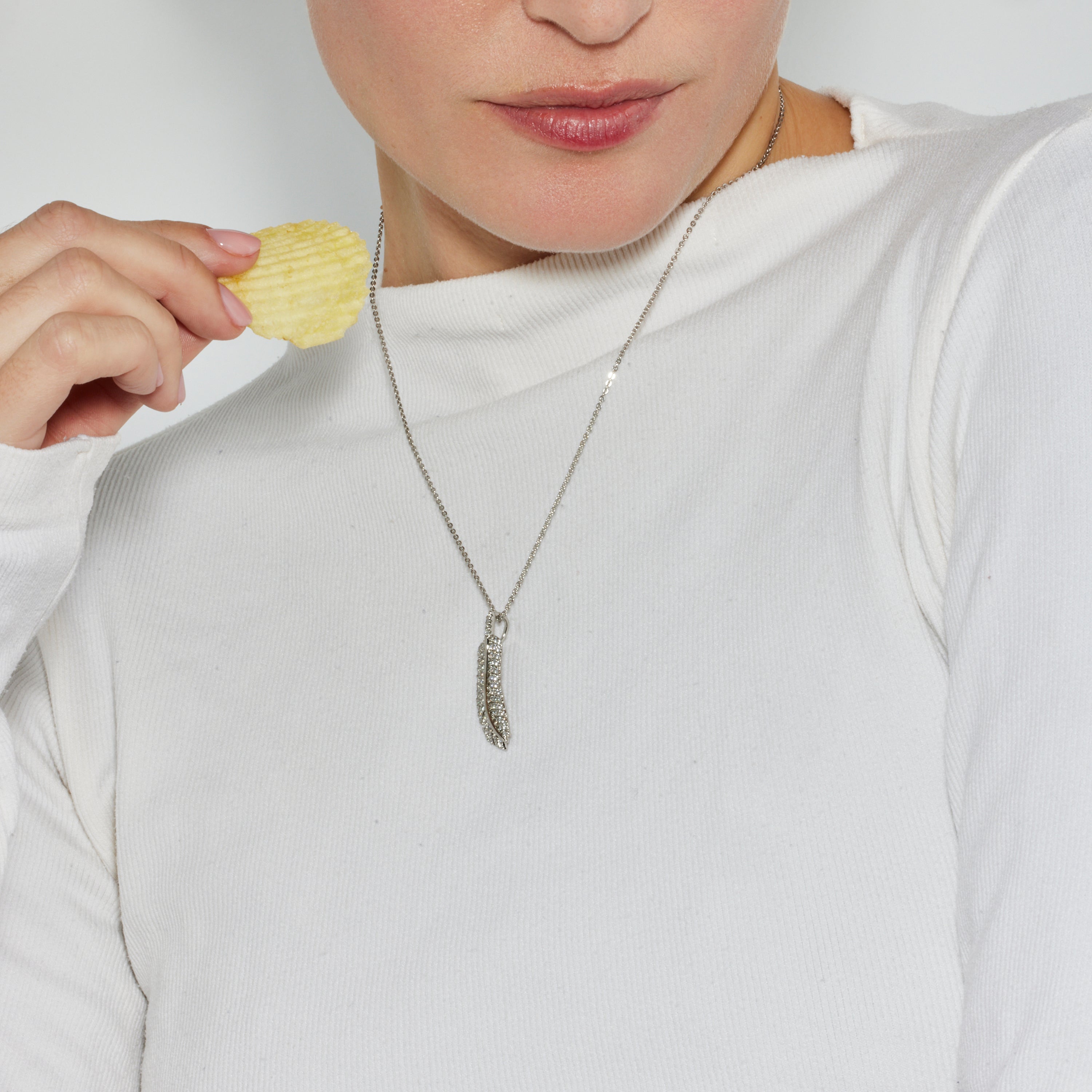 Halskette mit glänzendem Zirkonia, Silberfinish - Hizbel