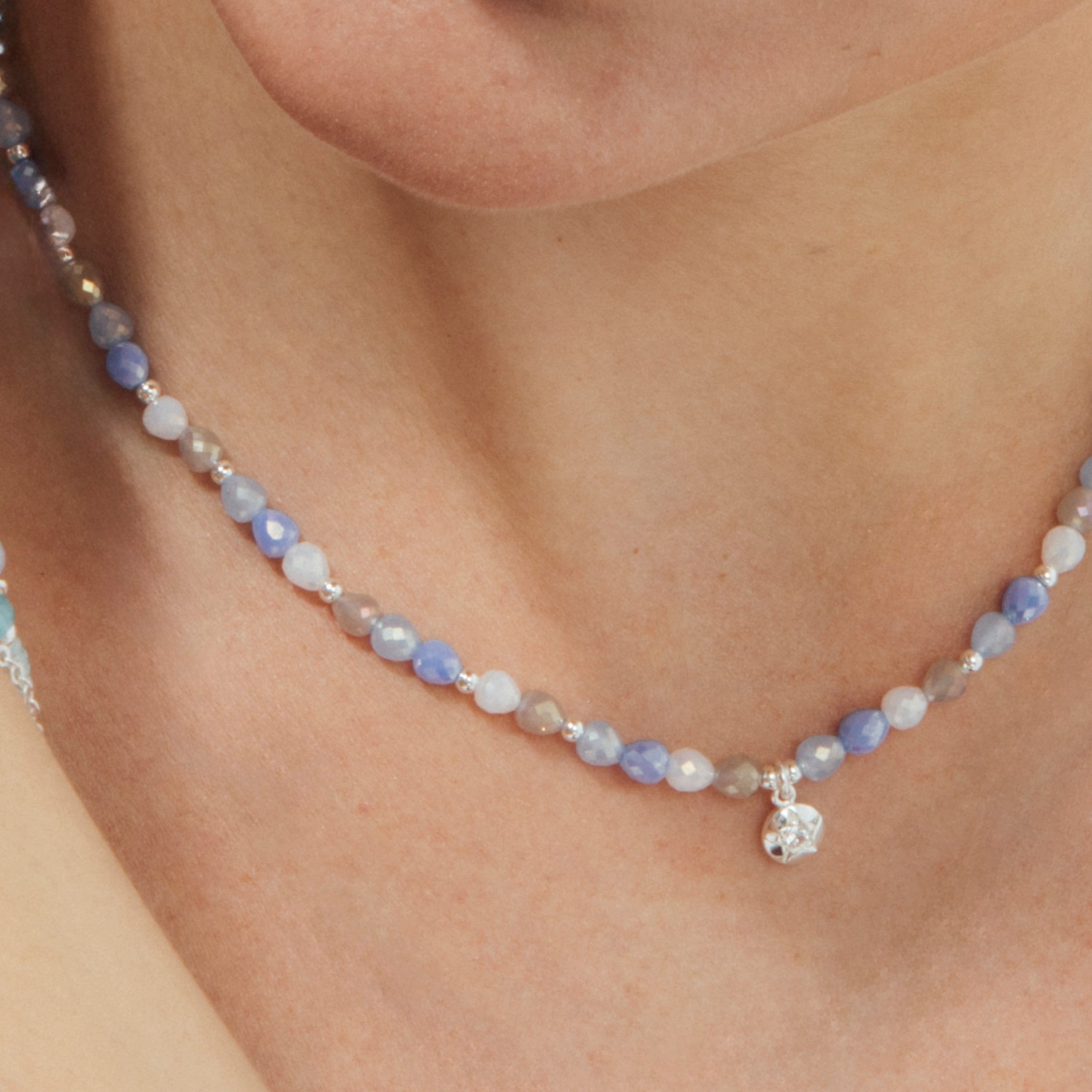 Halskette aus blauem Kristall mit Rhodium-Finish - Likdu