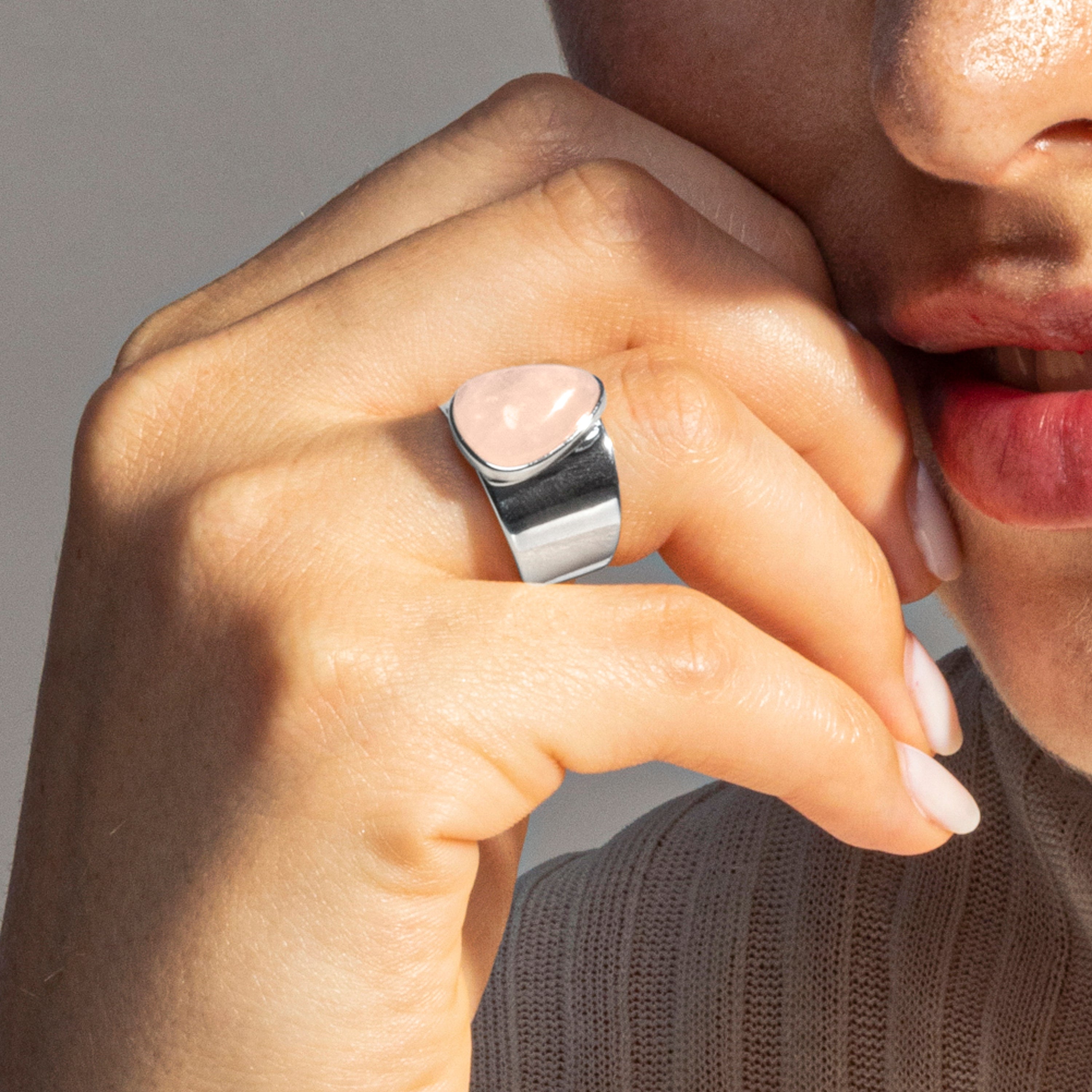 Rose Quartz Ring finished in rhodium - Sheak