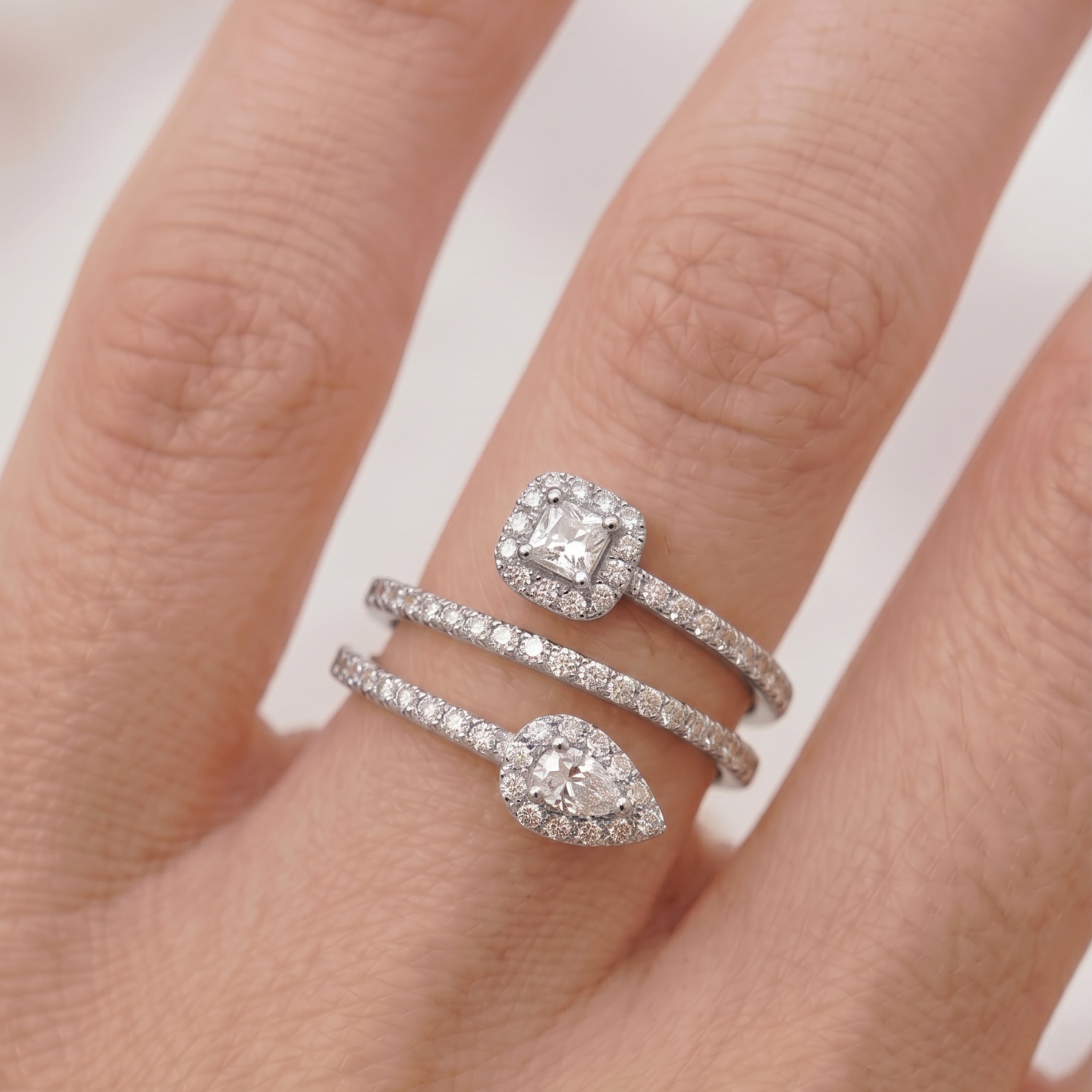 Anillo de Circonita Brillante Acabado En Plata - Rinmi