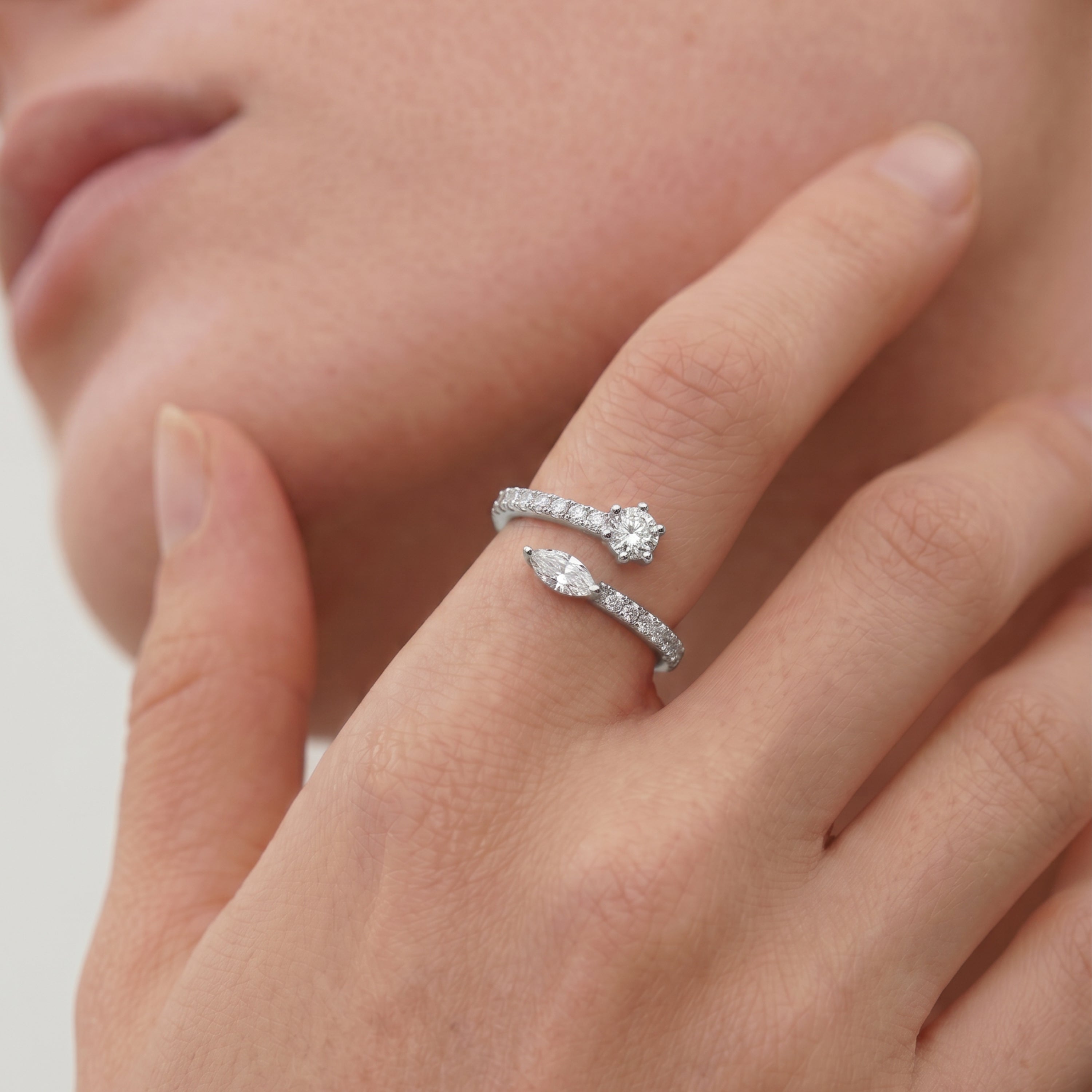 Anello con Perla Bianca Finitura in Argento - Rinmi