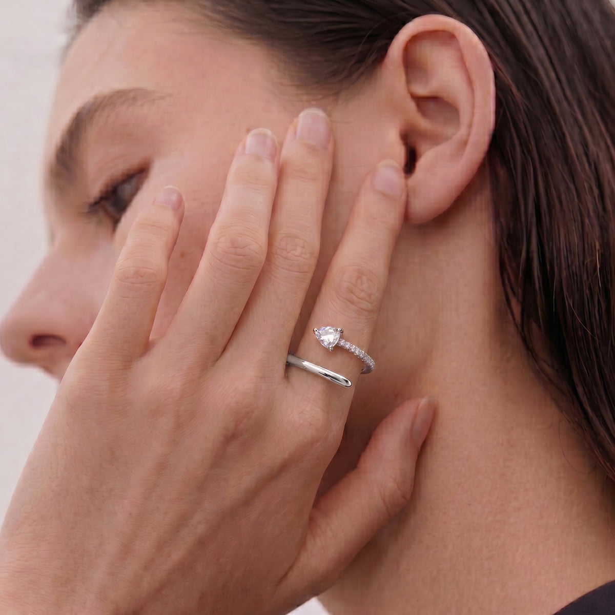 Anillo de Circonita Brillante Acabado en Plata - Ashuba