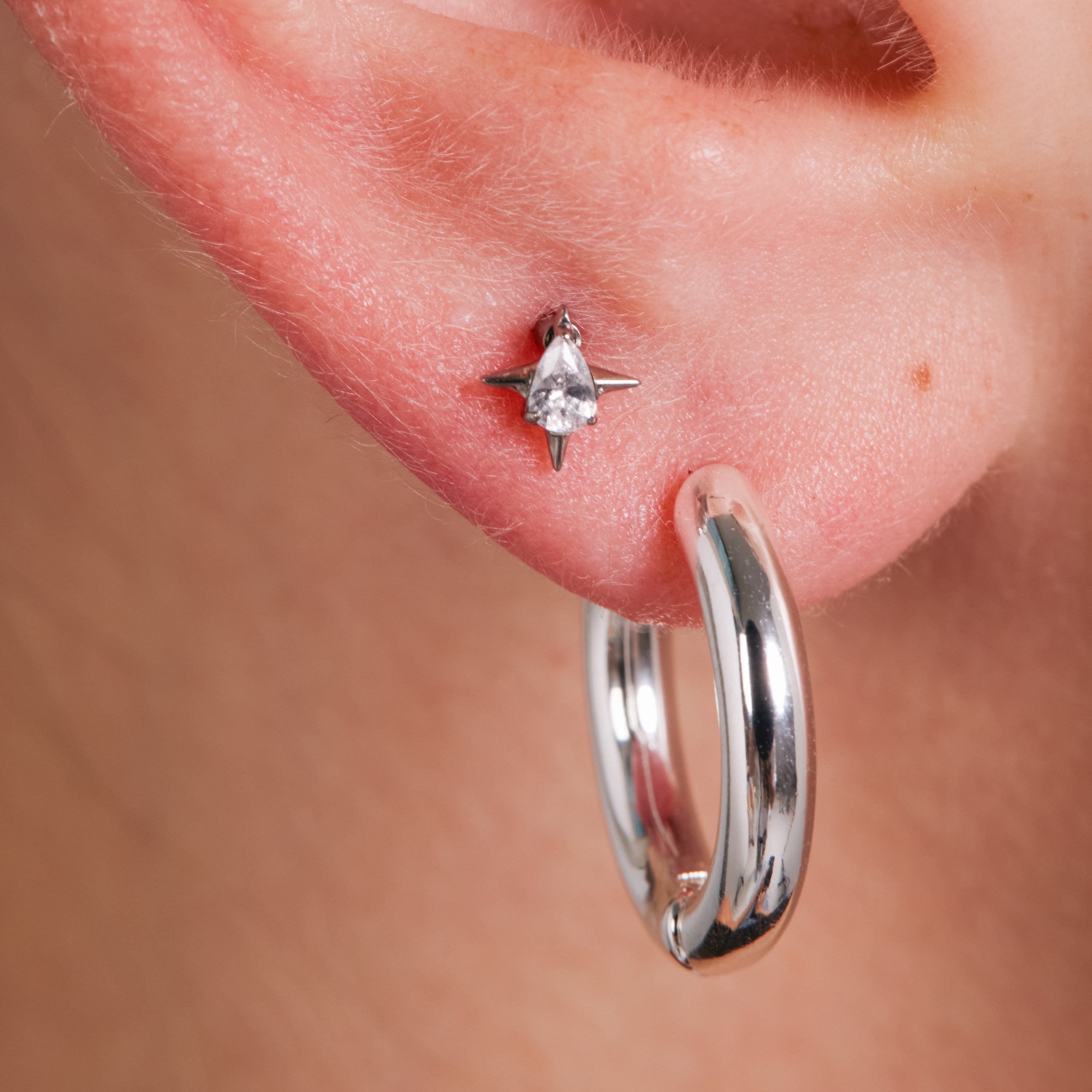 Piercing in titanio con brillante zircone cubico - Tana