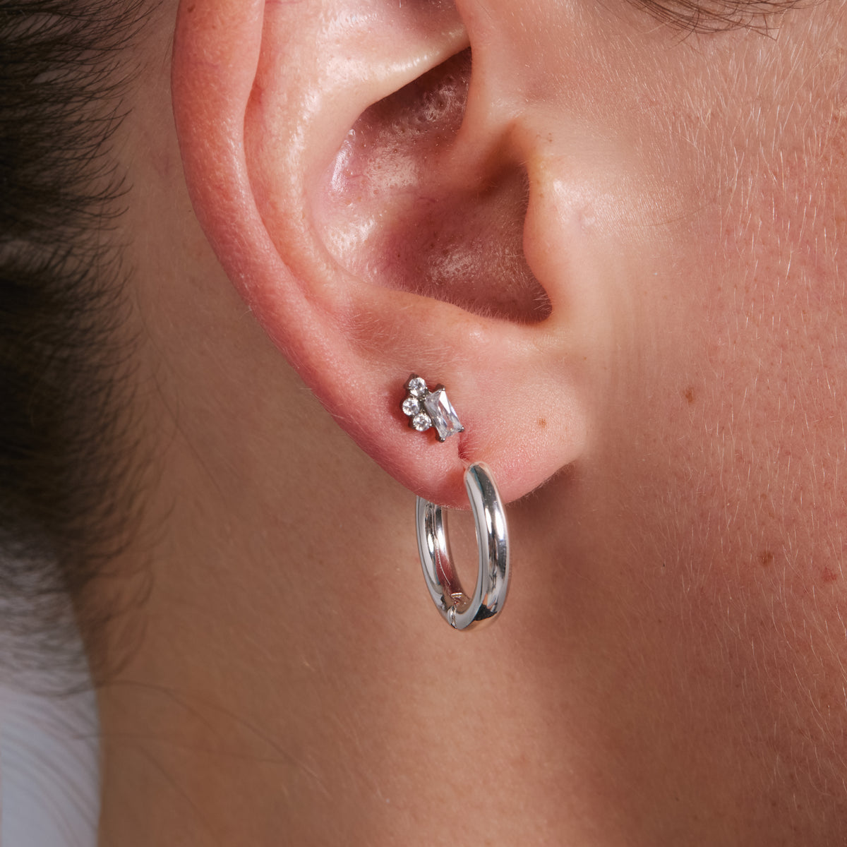 Titanpiercing mit funkelndem Zirkon – Foli