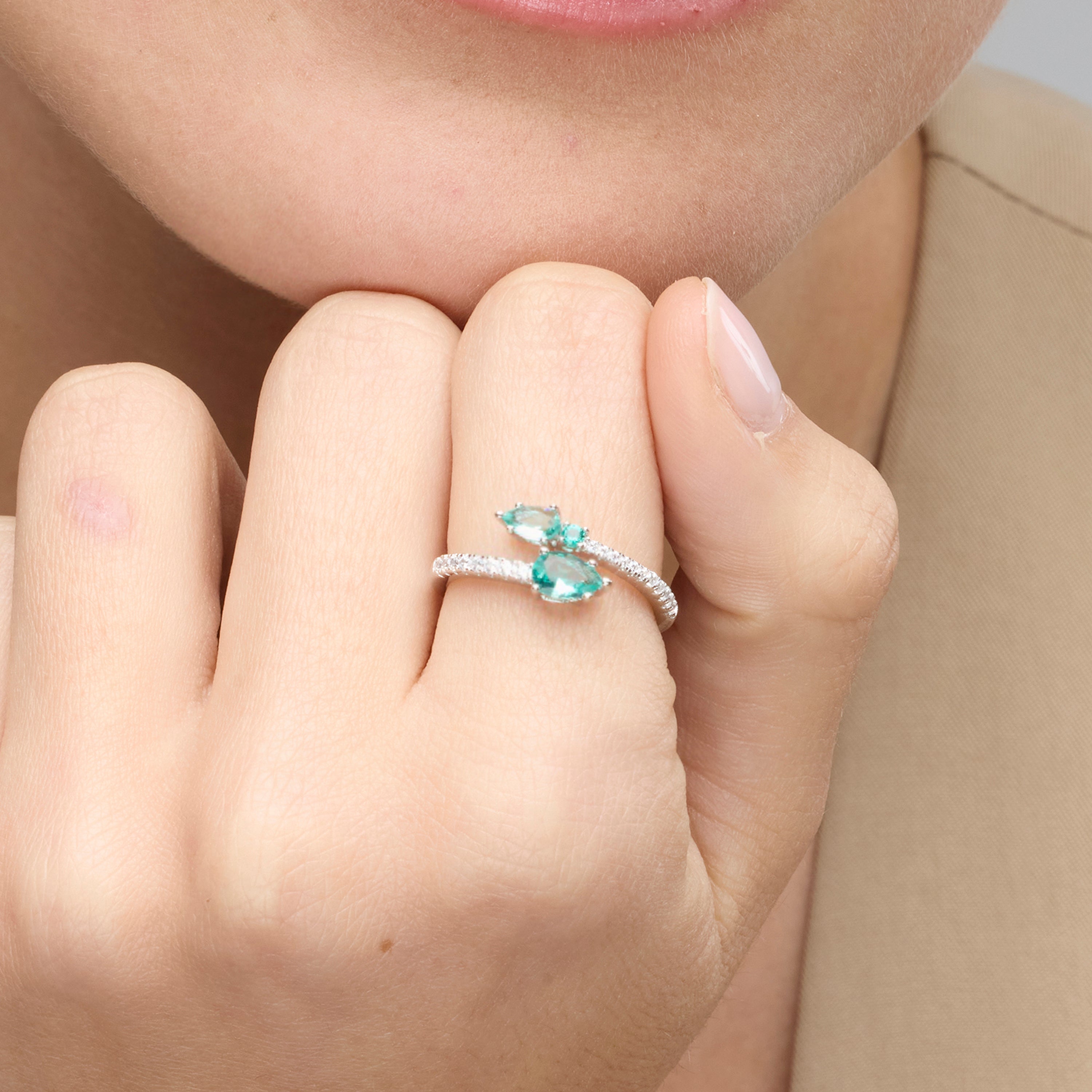 Anillo de Plata de Ley 925 y Cuarzo Hidrotermal Verde Paraiba acabado rodio - Blia
