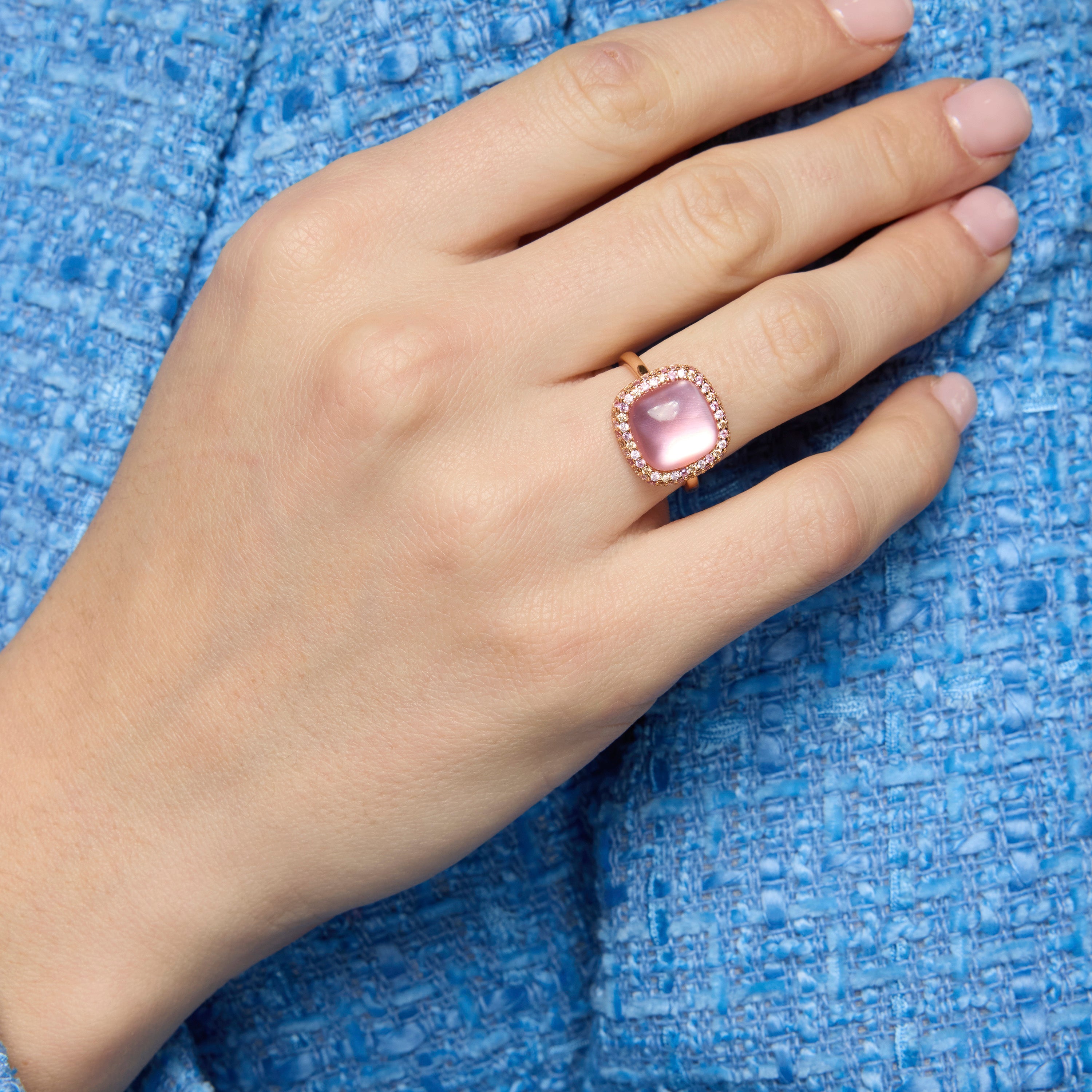 Anillo de Plata de Ley 925 y Doblete de Madreperla  Rosa / Cristal acabado oro amarillo de 18k - Baddal