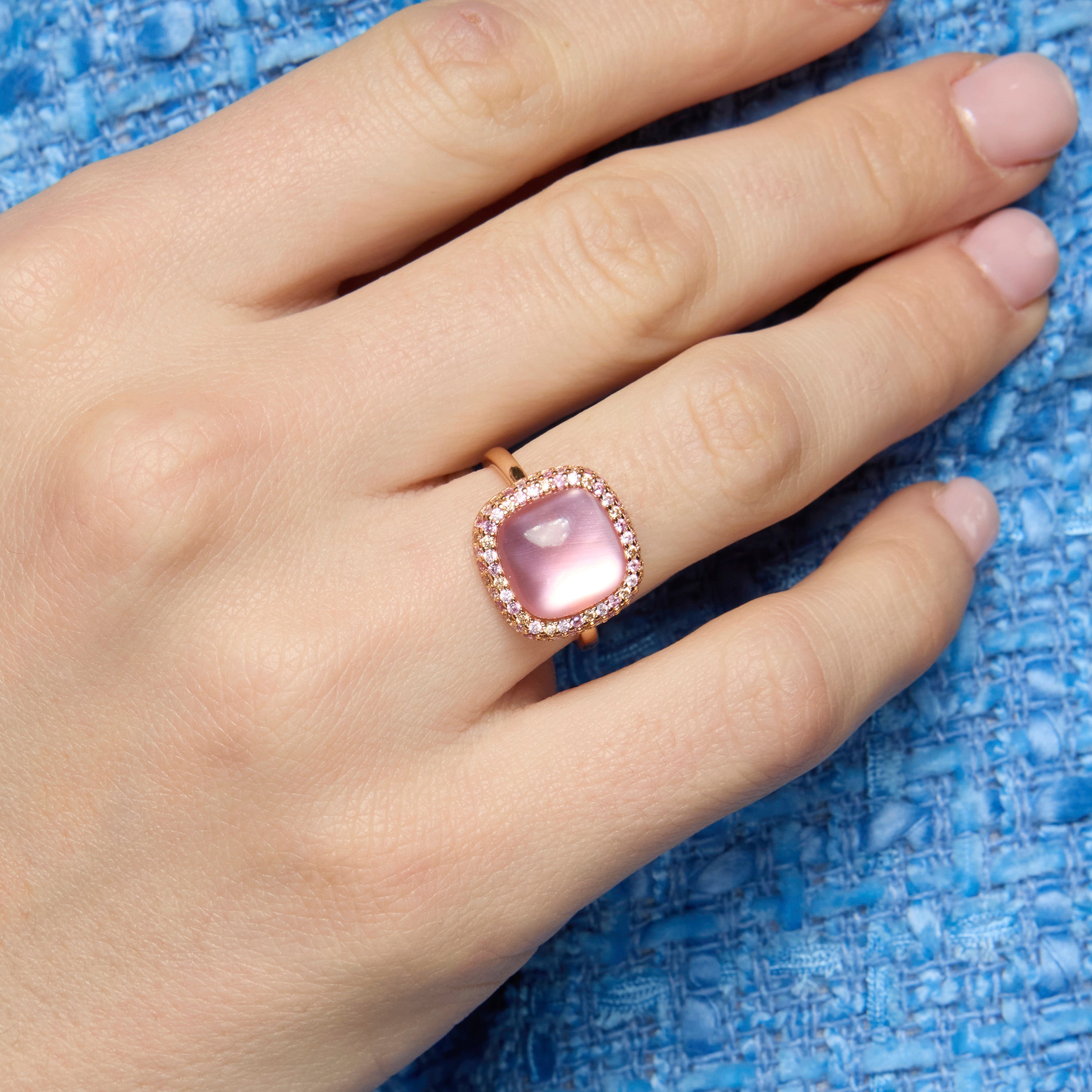 Anillo de Plata de Ley 925 y Doblete de Madreperla  Rosa / Cristal acabado oro amarillo de 18k - Baddal