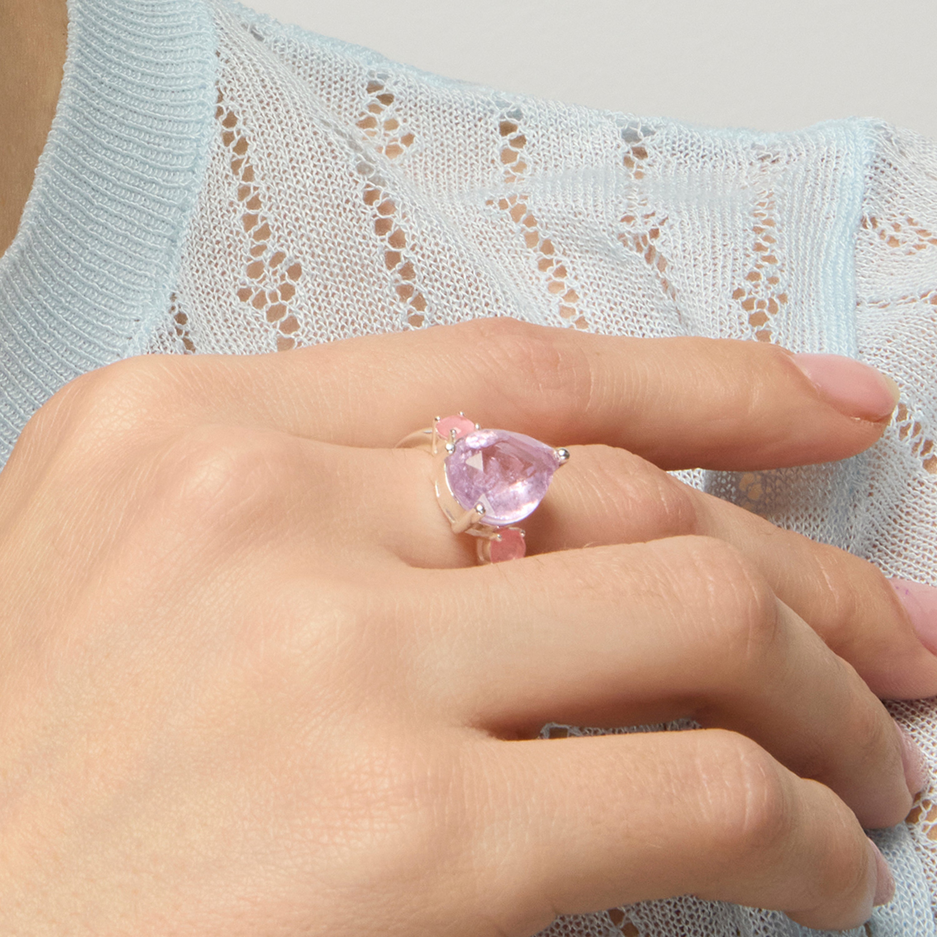 Anillo de Plata de Ley 925 y Cuarzo Hidrotermal Amatista acabado rodio - Larec